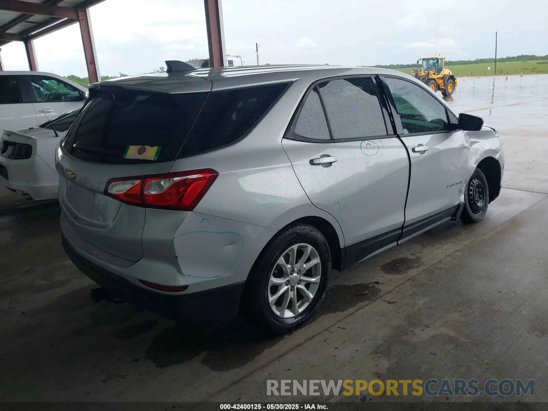 4 Photograph of a damaged car 2GNAXHEVXK6136558 CHEVROLET EQUINOX 2019