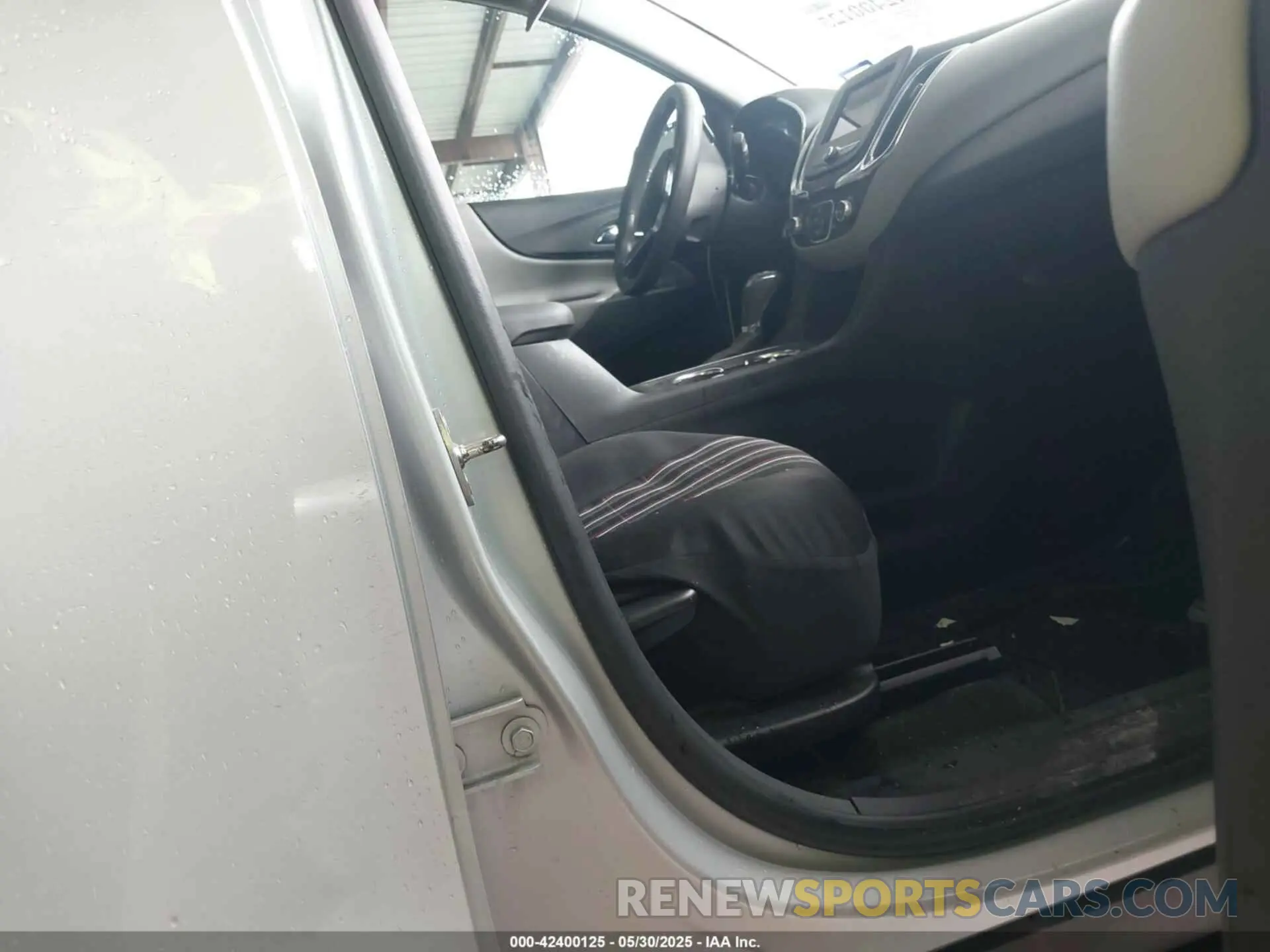 5 Photograph of a damaged car 2GNAXHEVXK6136558 CHEVROLET EQUINOX 2019