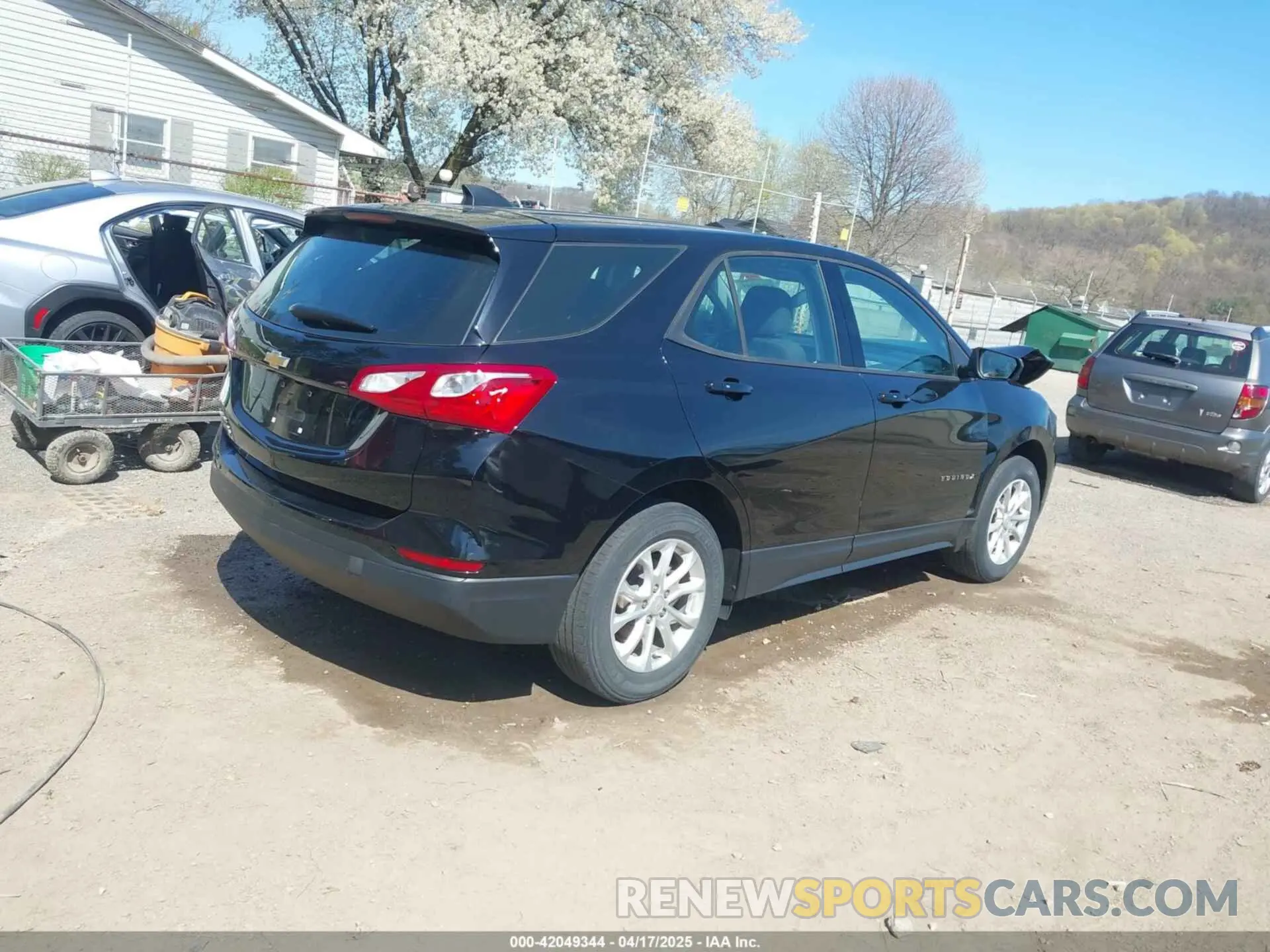 4 Photograph of a damaged car 2GNAXHEVXK6184898 CHEVROLET EQUINOX 2019
