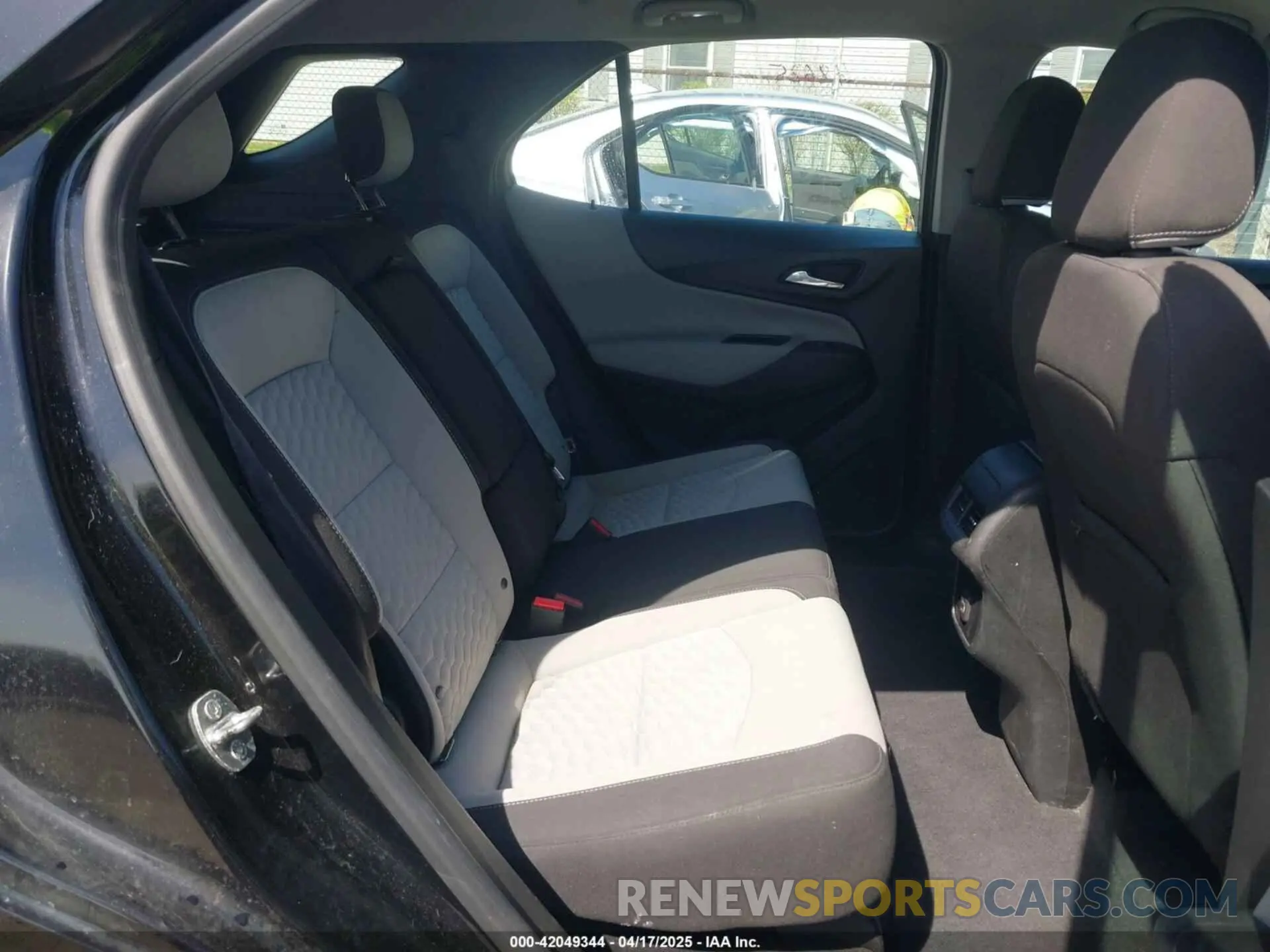 8 Photograph of a damaged car 2GNAXHEVXK6184898 CHEVROLET EQUINOX 2019