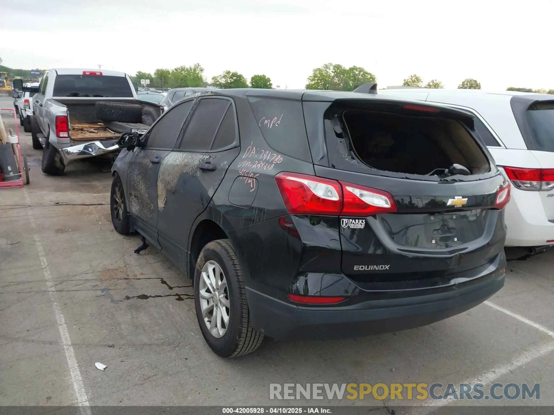 3 Photograph of a damaged car 2GNAXHEVXK6224218 CHEVROLET EQUINOX 2019