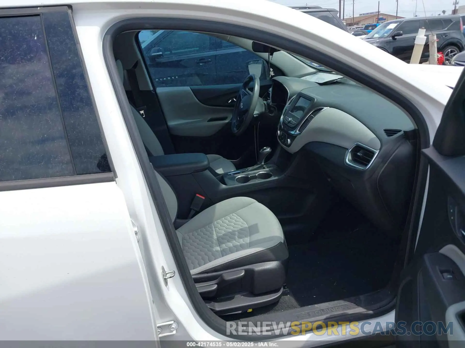 5 Photograph of a damaged car 2GNAXHEVXK6290509 CHEVROLET EQUINOX 2019