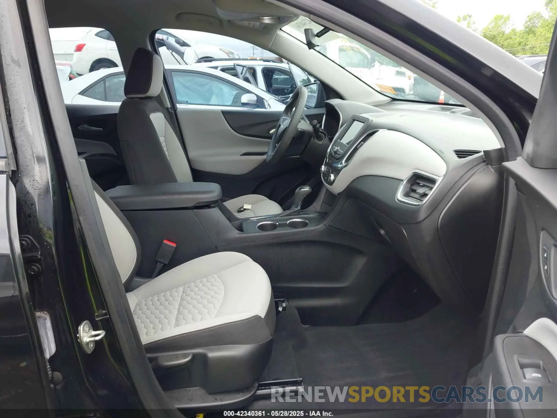 5 Photograph of a damaged car 2GNAXHEVXK6291076 CHEVROLET EQUINOX 2019