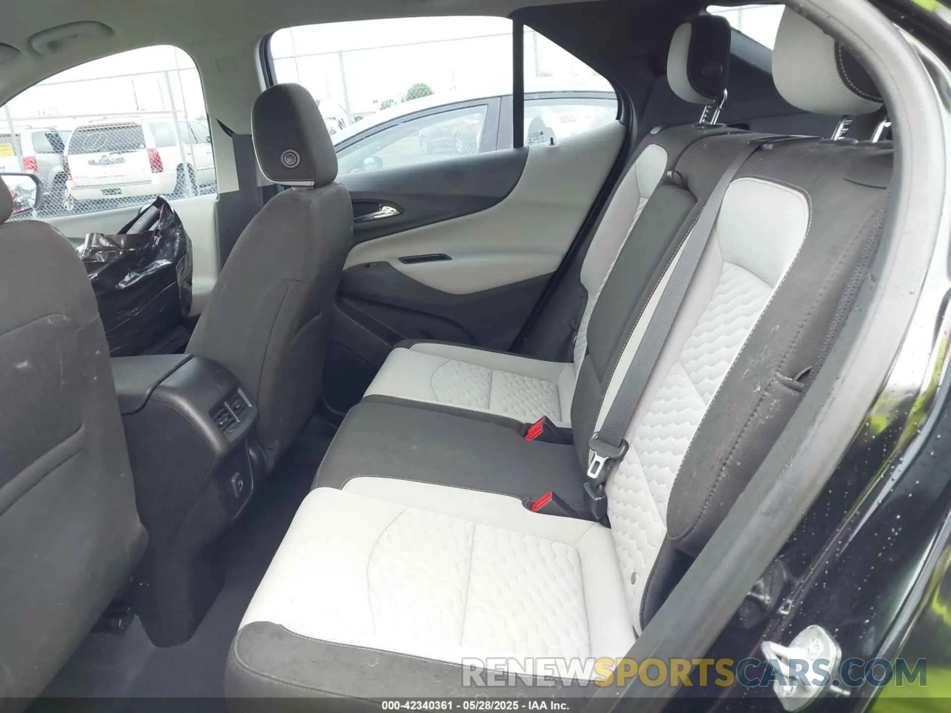 8 Photograph of a damaged car 2GNAXHEVXK6291076 CHEVROLET EQUINOX 2019