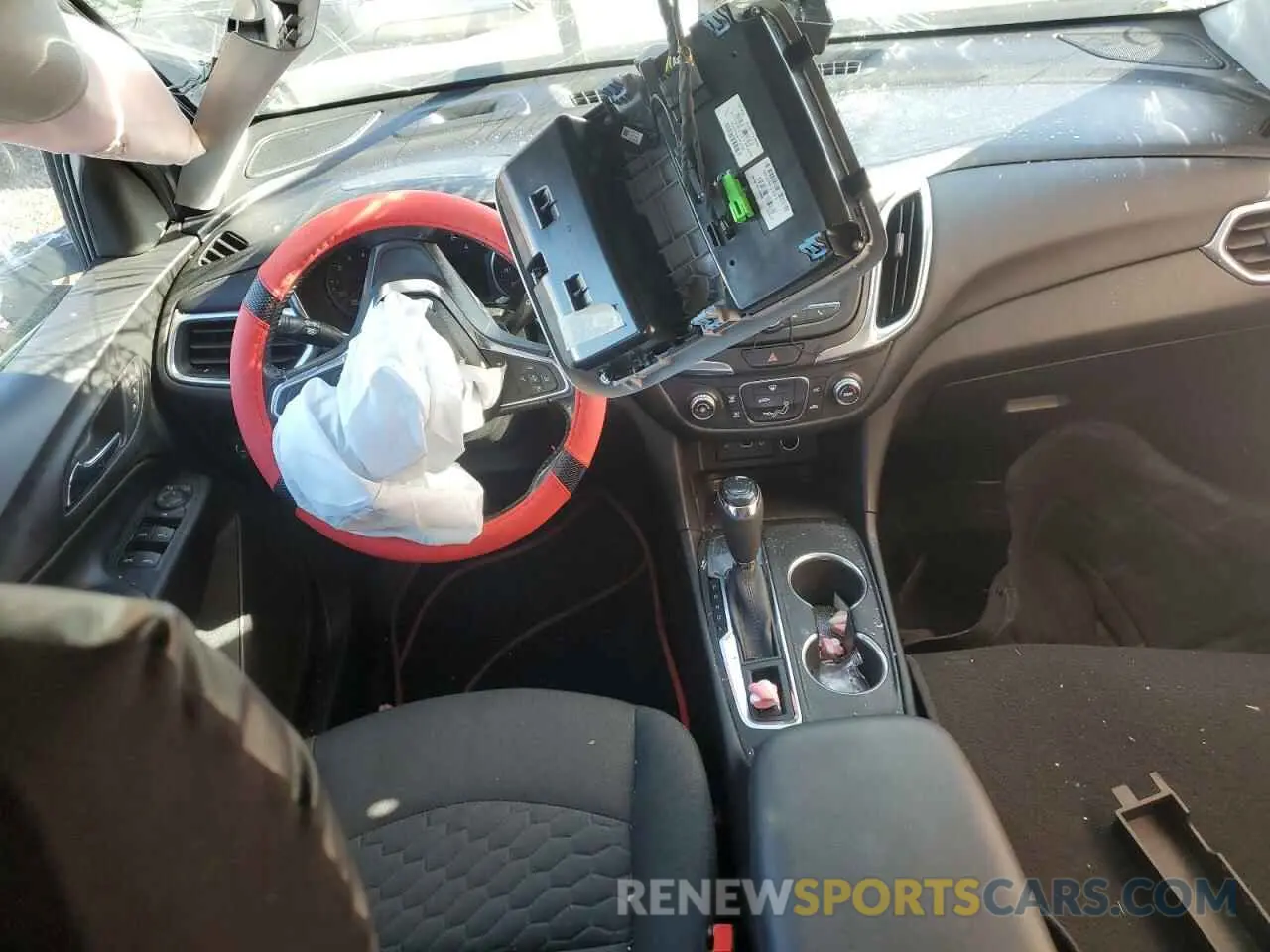 8 Photograph of a damaged car 2GNAXJEV0K6191673 CHEVROLET EQUINOX 2019