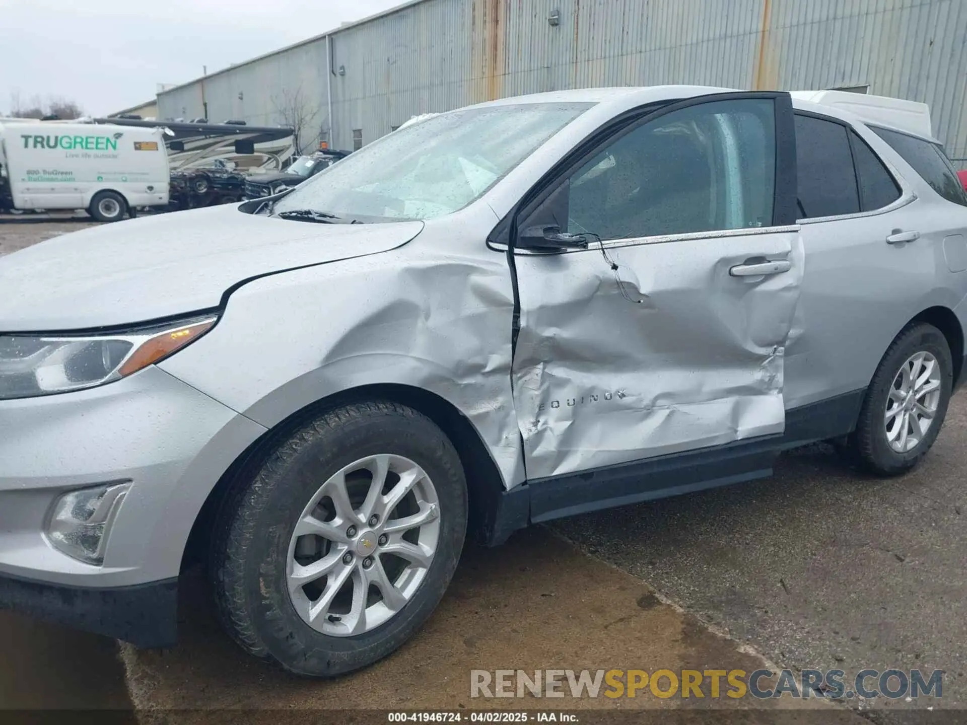 6 Photograph of a damaged car 2GNAXJEV0K6224557 CHEVROLET EQUINOX 2019