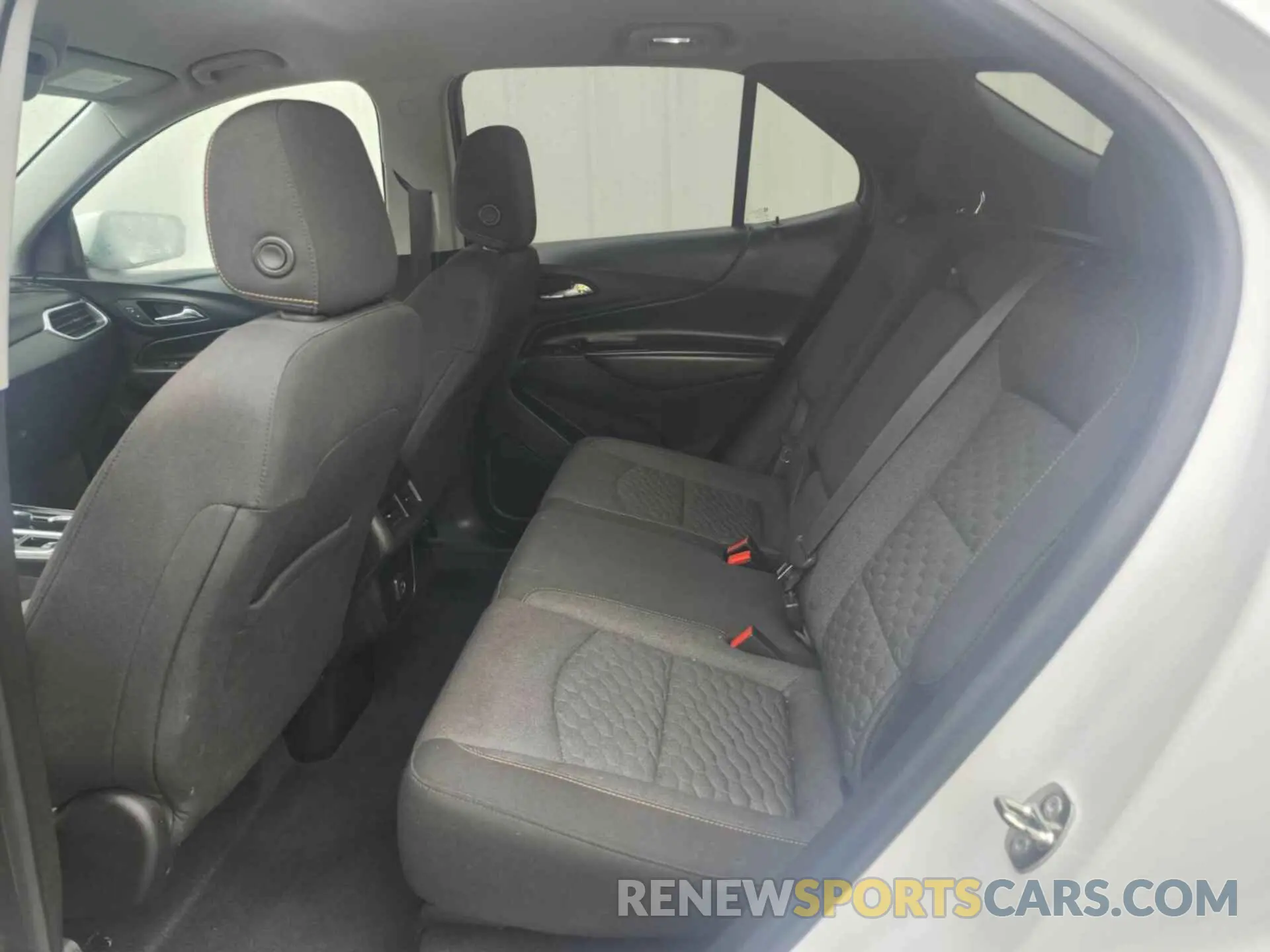24 Photograph of a damaged car 2GNAXJEV0K6226972 CHEVROLET EQUINOX 2019