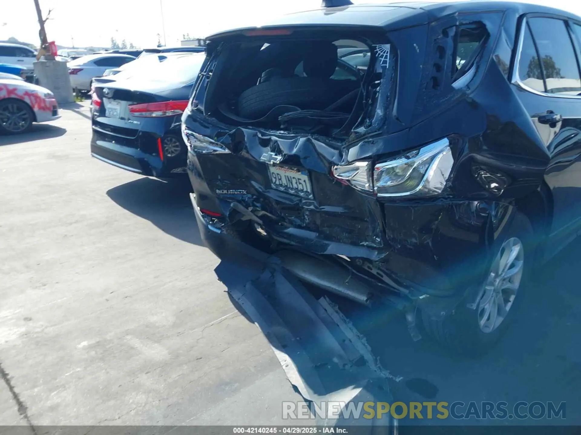 17 Photograph of a damaged car 2GNAXJEV0K6241858 CHEVROLET EQUINOX 2019