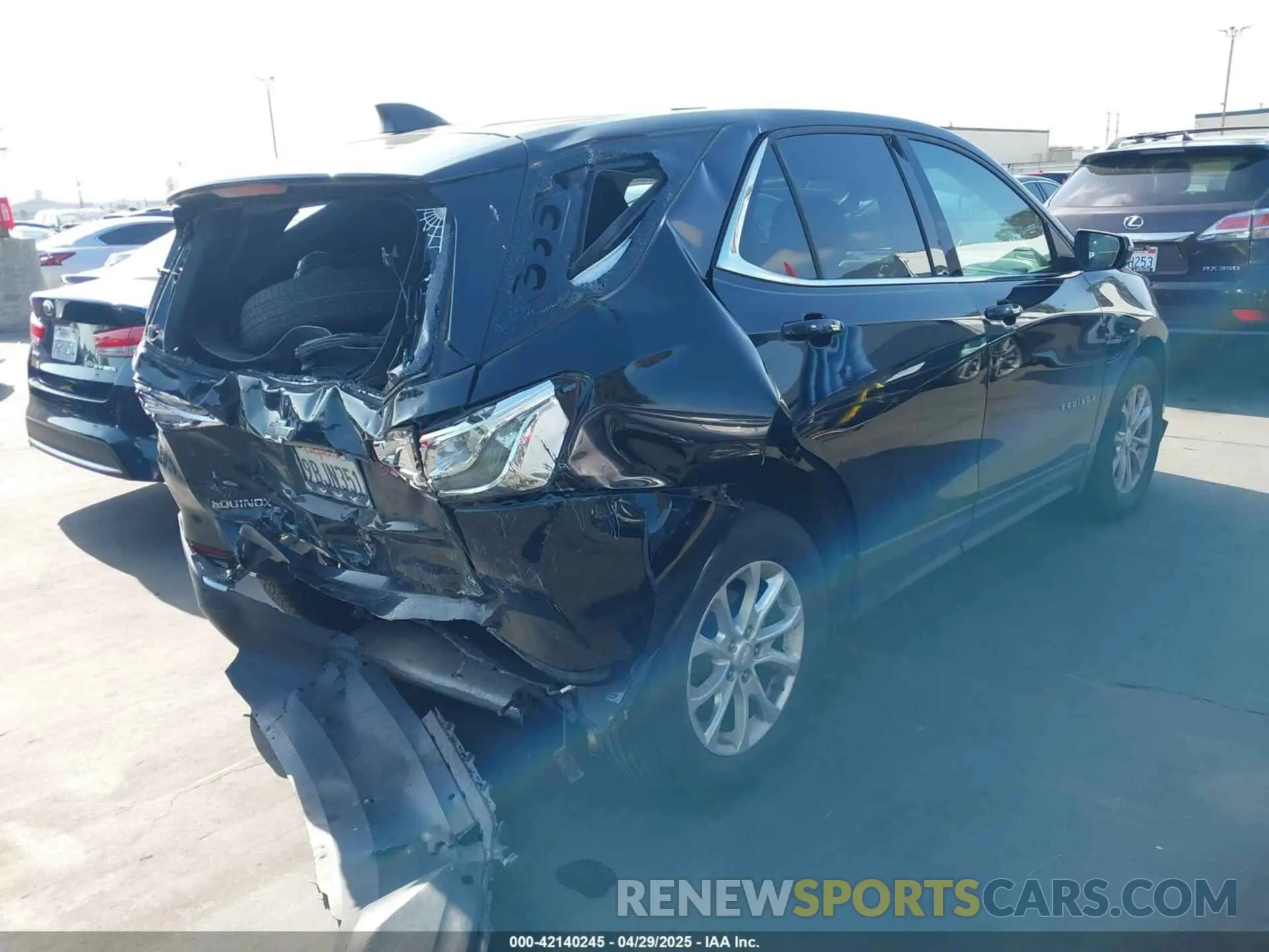 4 Photograph of a damaged car 2GNAXJEV0K6241858 CHEVROLET EQUINOX 2019