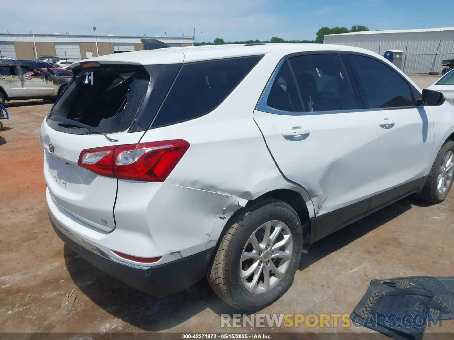 4 Photograph of a damaged car 2GNAXJEV0K6243934 CHEVROLET EQUINOX 2019