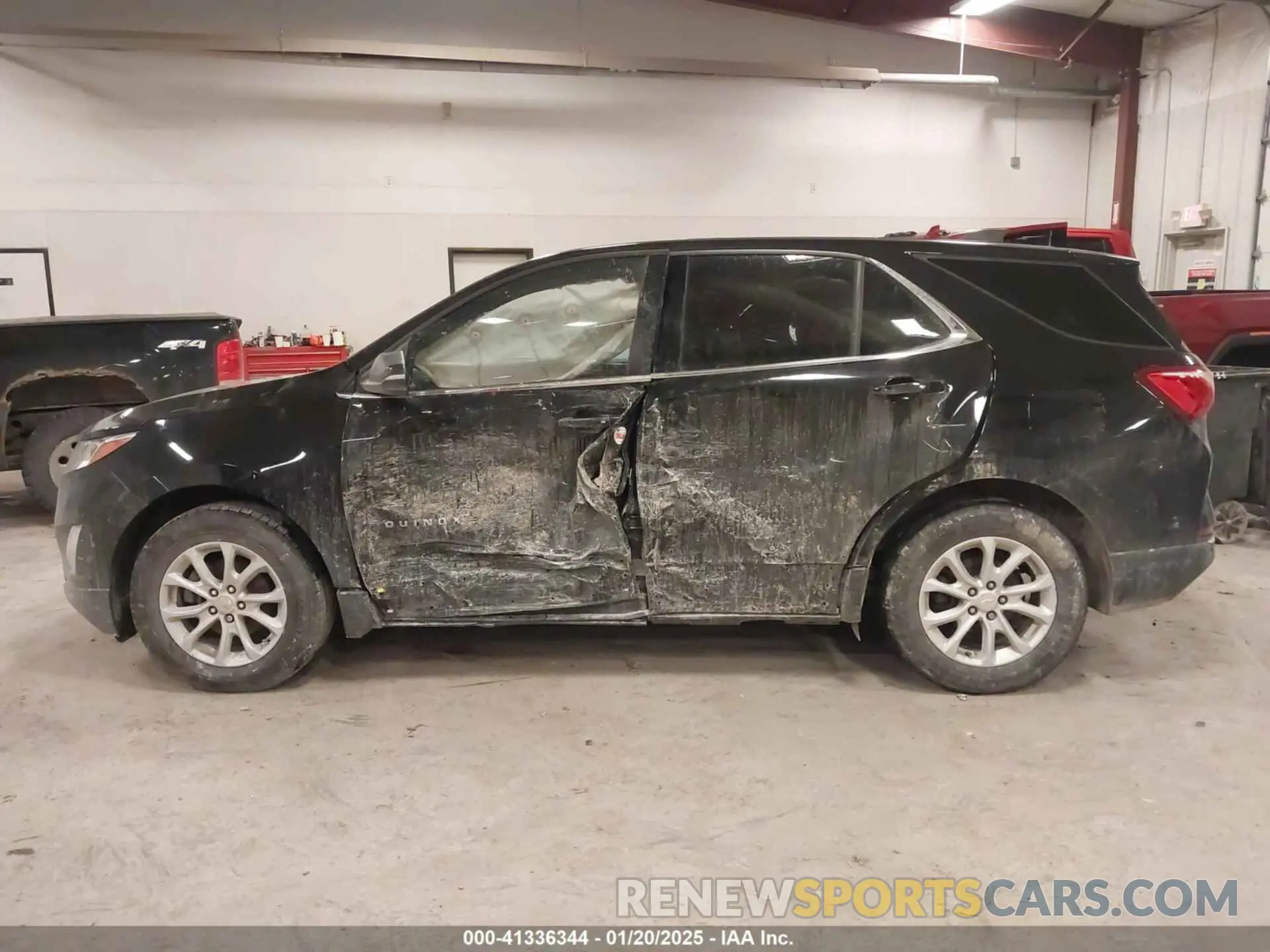 14 Photograph of a damaged car 2GNAXJEV0K6245652 CHEVROLET EQUINOX 2019