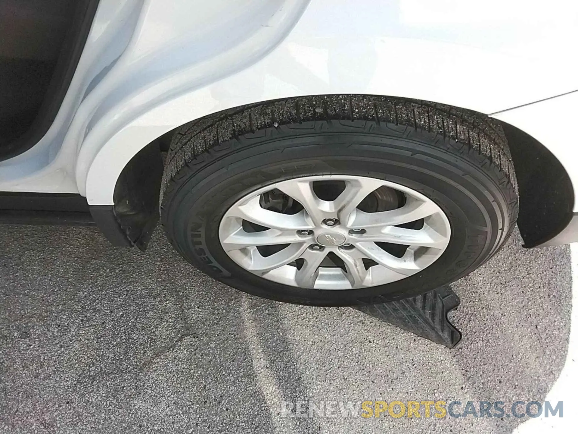 16 Photograph of a damaged car 2GNAXJEV1K6164787 CHEVROLET EQUINOX 2019