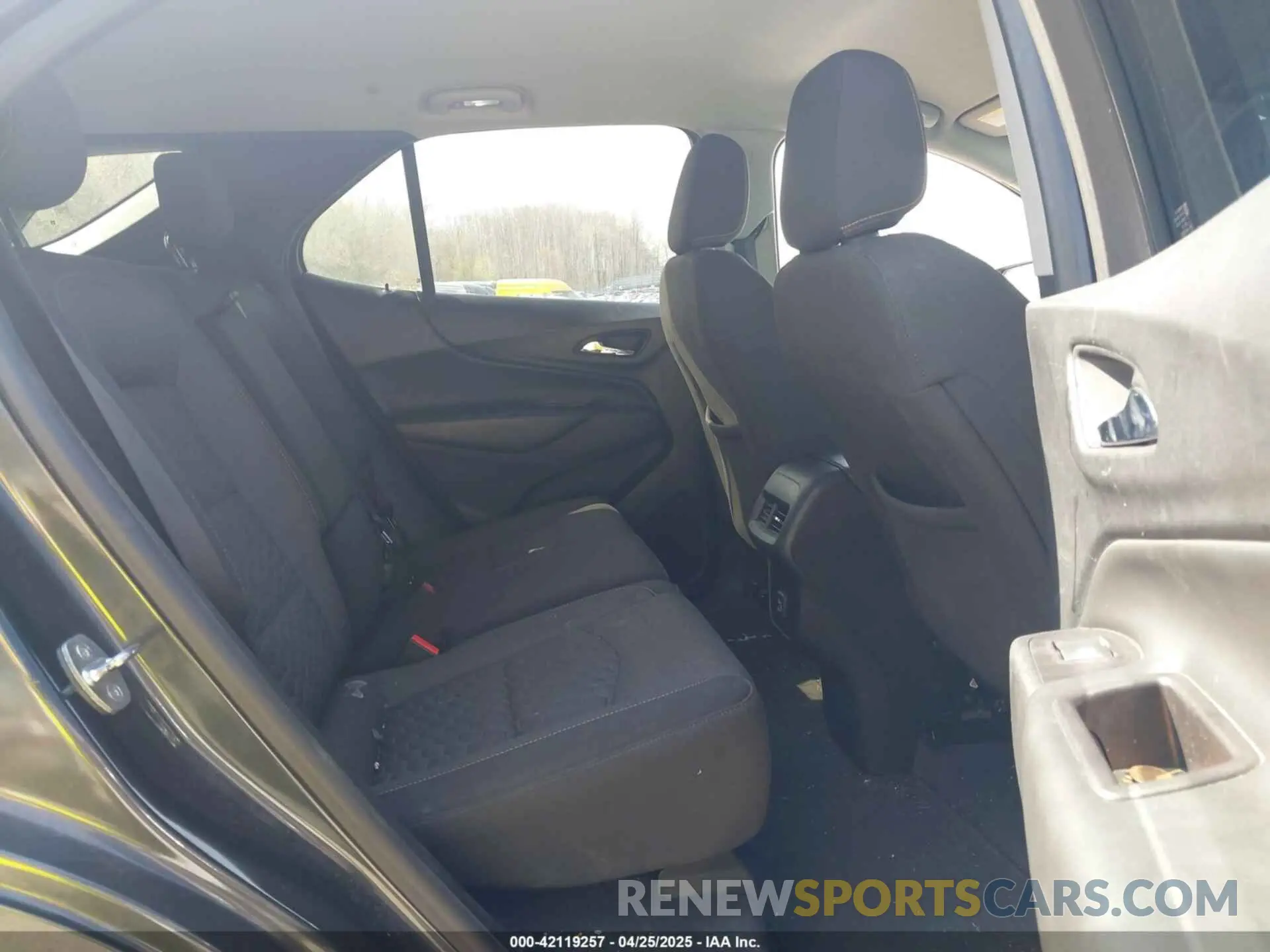 8 Photograph of a damaged car 2GNAXJEV1K6258684 CHEVROLET EQUINOX 2019