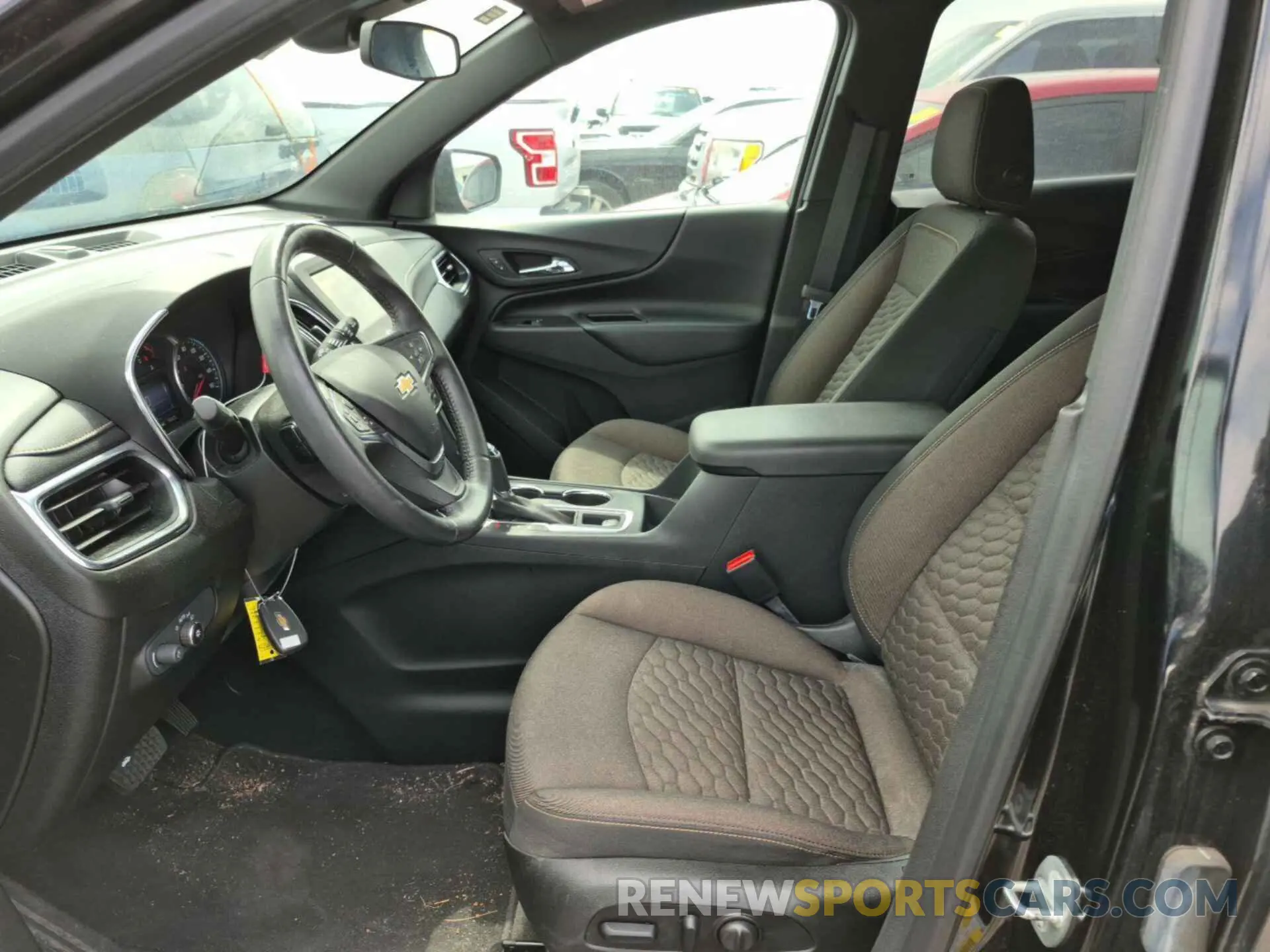 24 Photograph of a damaged car 2GNAXJEV1K6280619 CHEVROLET EQUINOX 2019