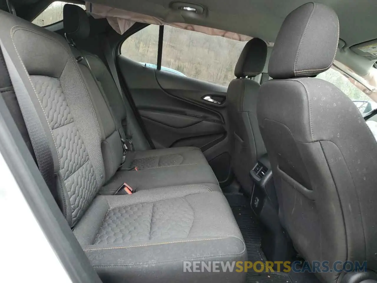 11 Photograph of a damaged car 2GNAXJEV2K6238136 CHEVROLET EQUINOX 2019