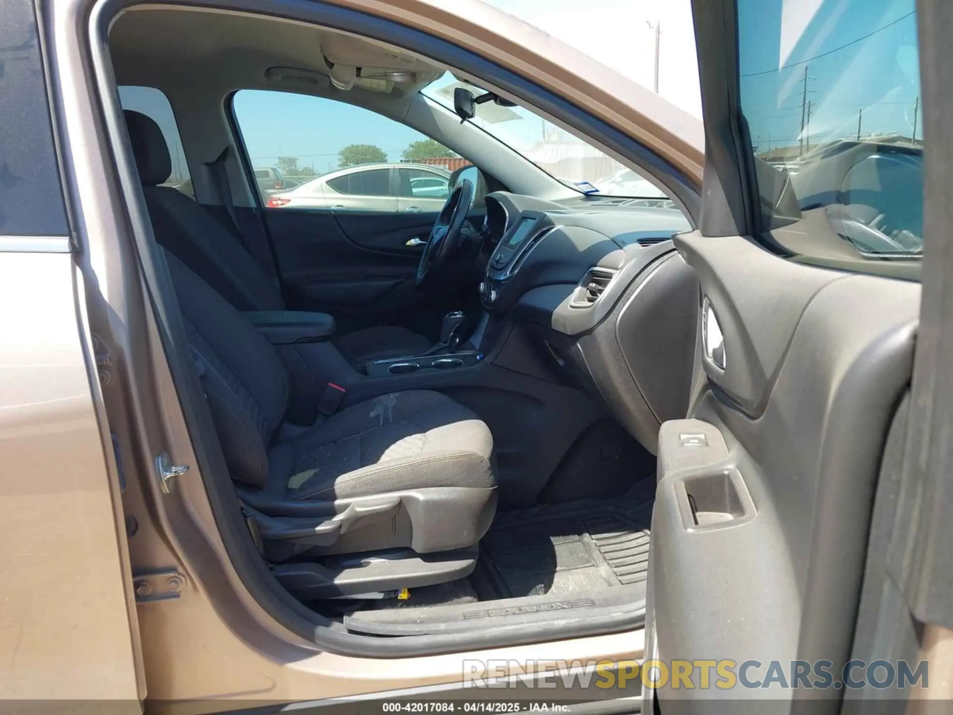 5 Photograph of a damaged car 2GNAXJEV2K6239416 CHEVROLET EQUINOX 2019