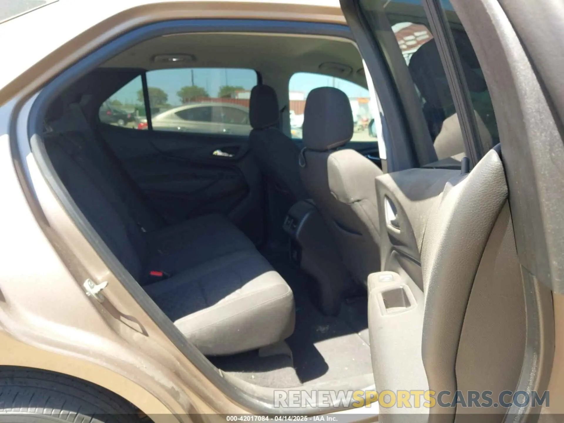 8 Photograph of a damaged car 2GNAXJEV2K6239416 CHEVROLET EQUINOX 2019