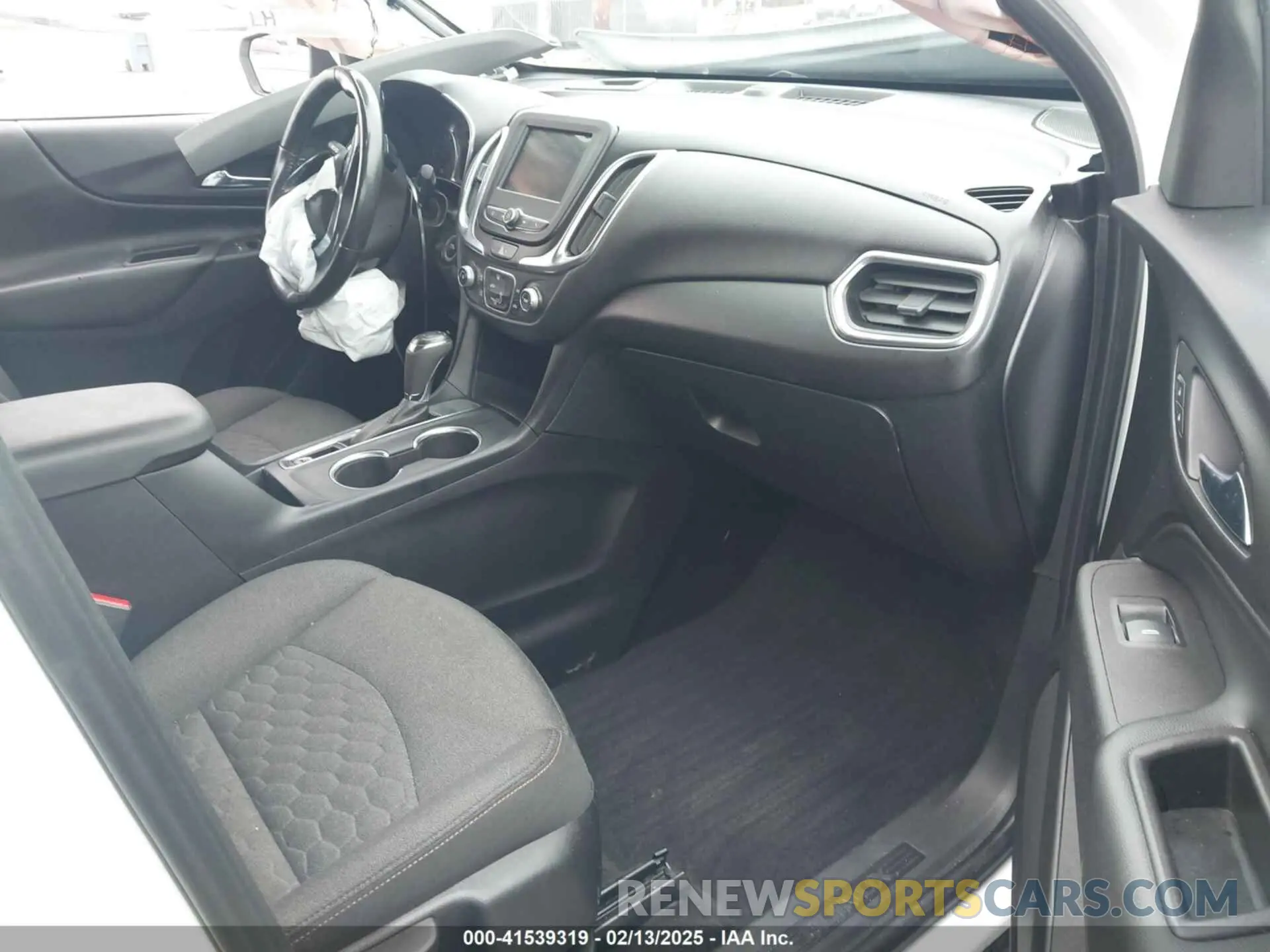 5 Photograph of a damaged car 2GNAXJEV2K6246091 CHEVROLET EQUINOX 2019