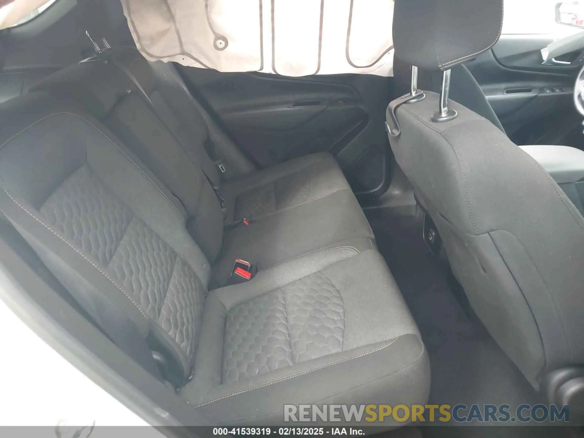8 Photograph of a damaged car 2GNAXJEV2K6246091 CHEVROLET EQUINOX 2019