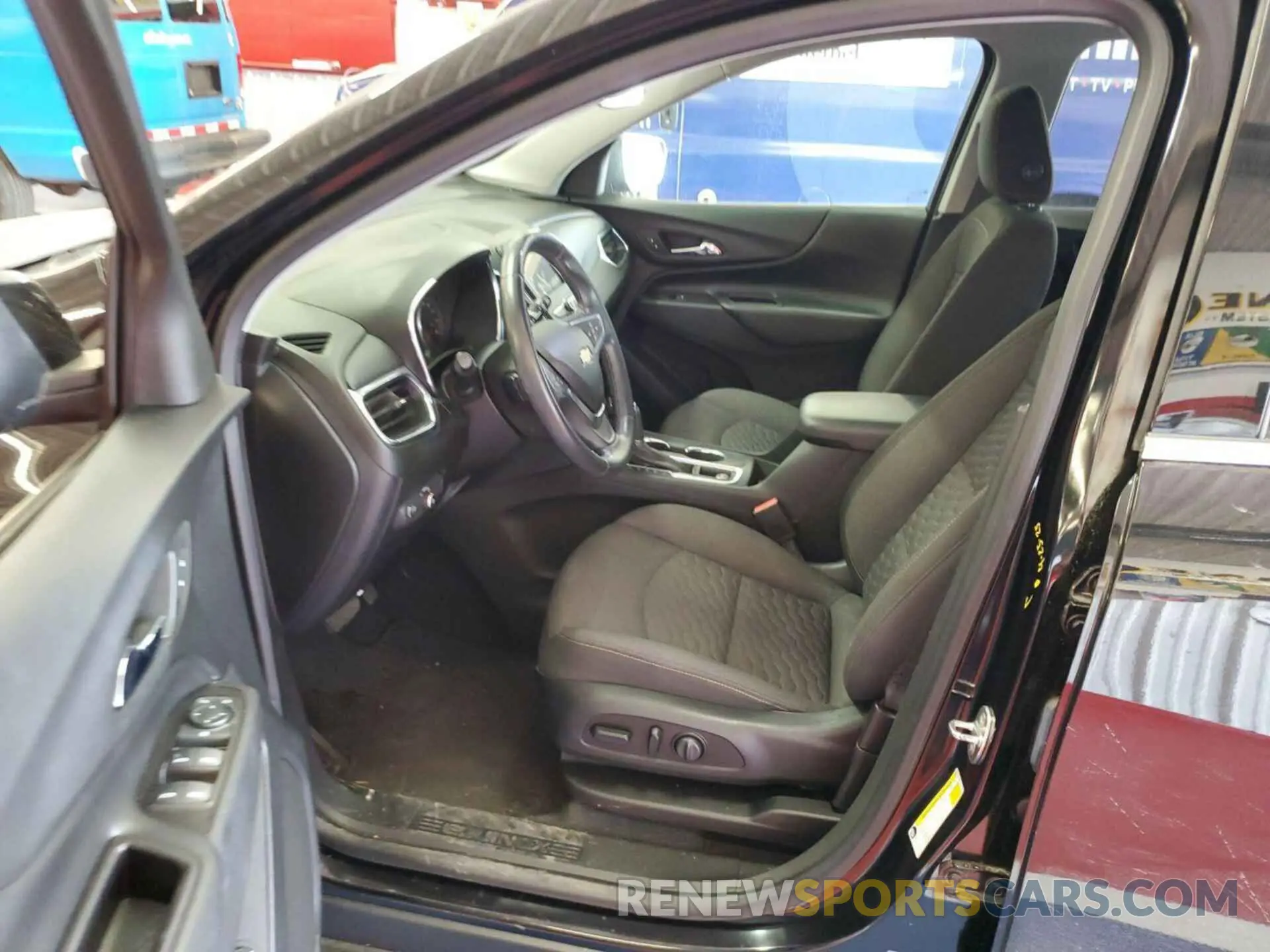 24 Photograph of a damaged car 2GNAXJEV2K6256586 CHEVROLET EQUINOX 2019
