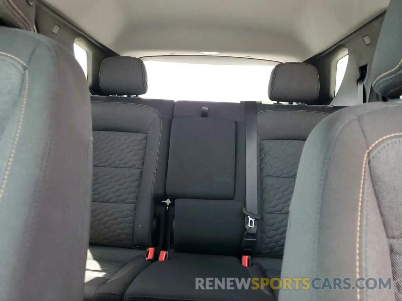 10 Photograph of a damaged car 2GNAXJEV2K6284680 CHEVROLET EQUINOX 2019