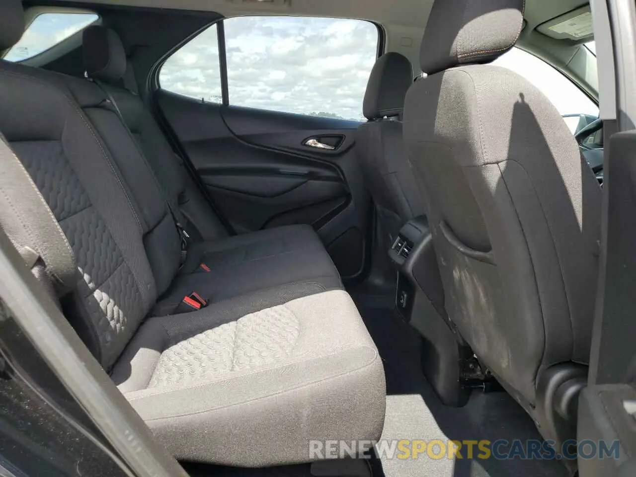 11 Photograph of a damaged car 2GNAXJEV2K6284680 CHEVROLET EQUINOX 2019