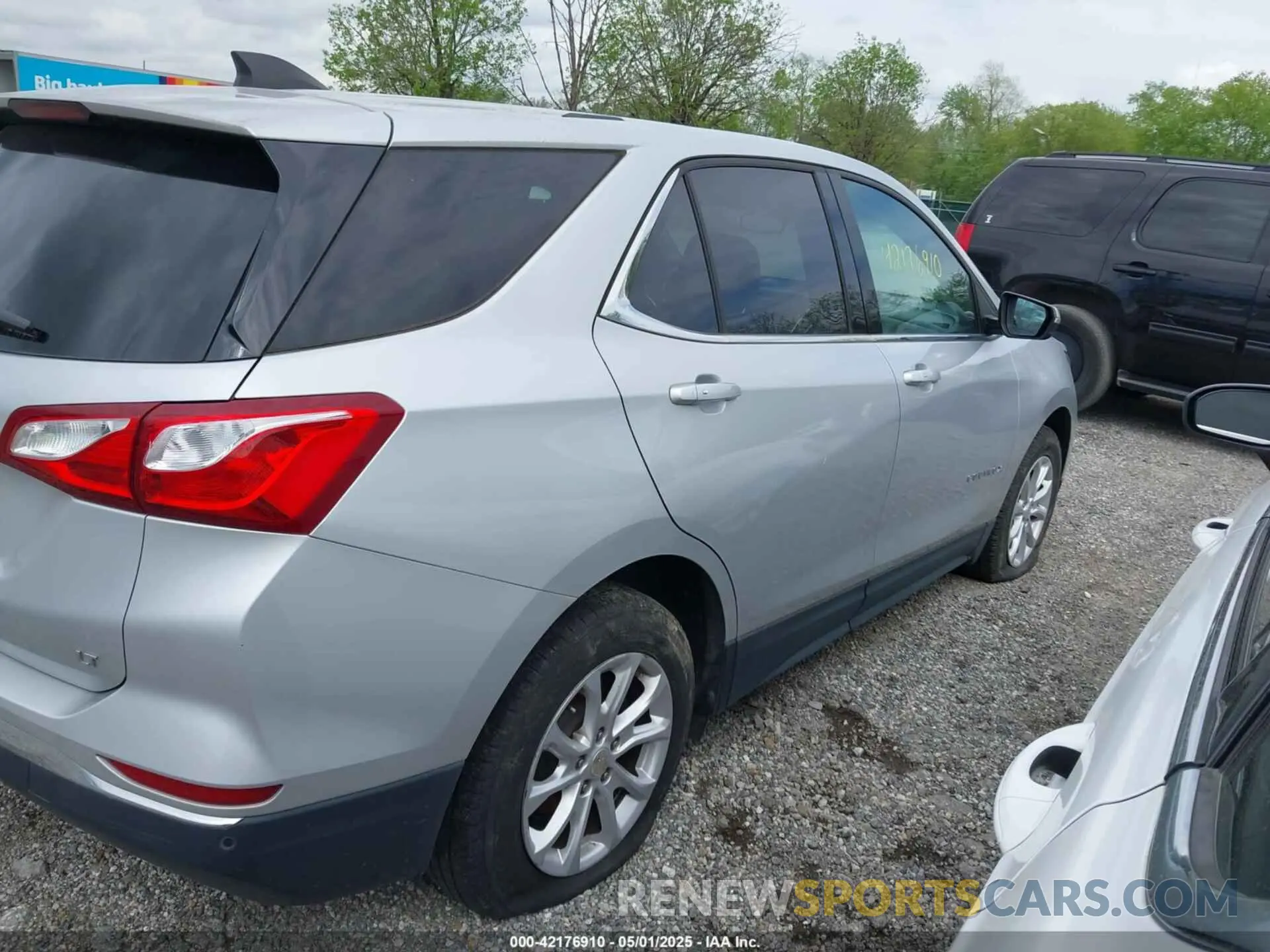 13 Photograph of a damaged car 2GNAXJEV3K6281707 CHEVROLET EQUINOX 2019