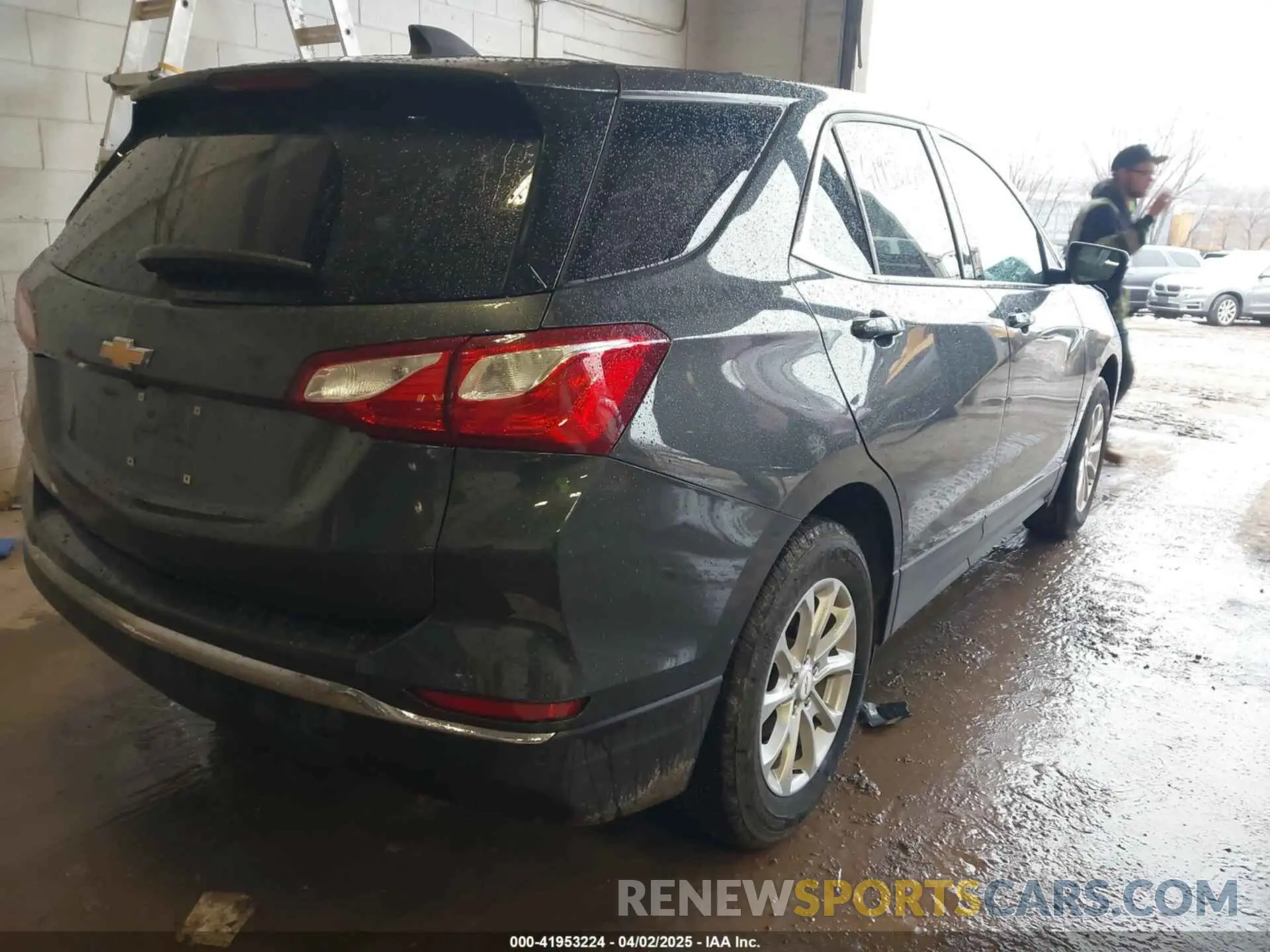 4 Photograph of a damaged car 2GNAXJEV3K6285823 CHEVROLET EQUINOX 2019