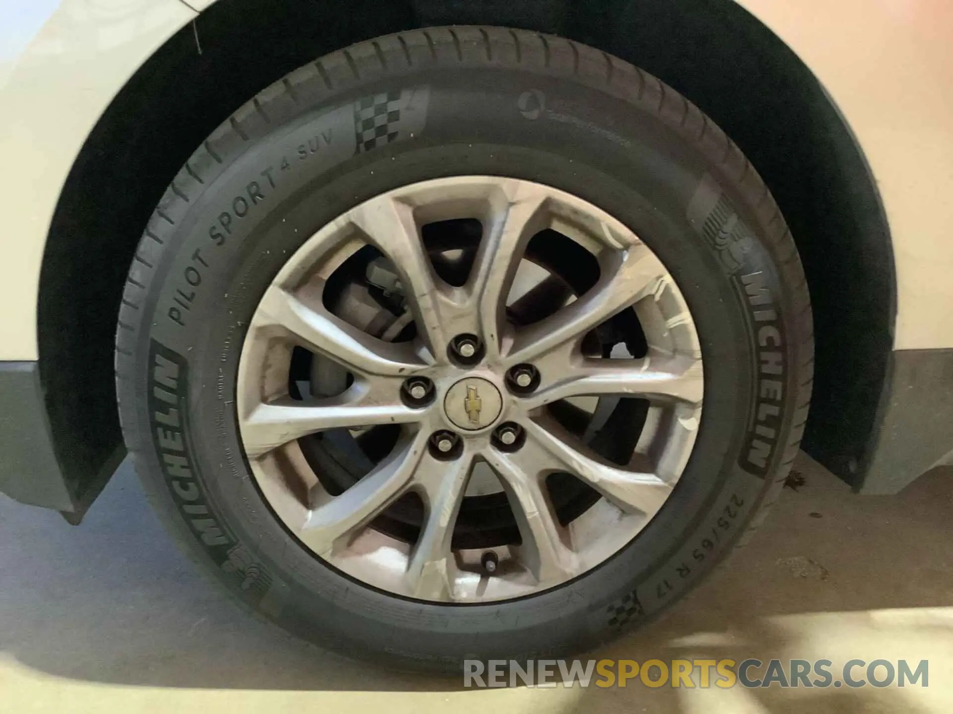 16 Photograph of a damaged car 2GNAXJEV4K6163374 CHEVROLET EQUINOX 2019