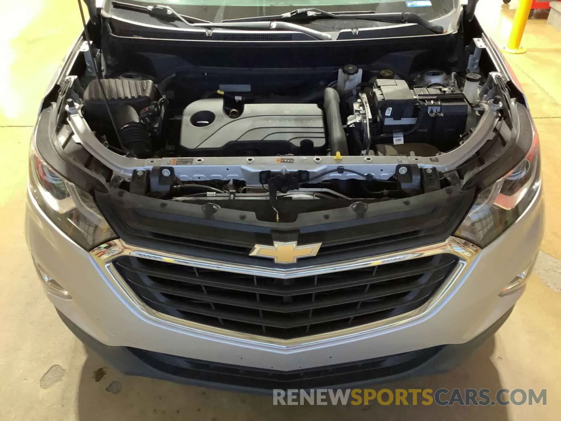 24 Photograph of a damaged car 2GNAXJEV4K6163374 CHEVROLET EQUINOX 2019