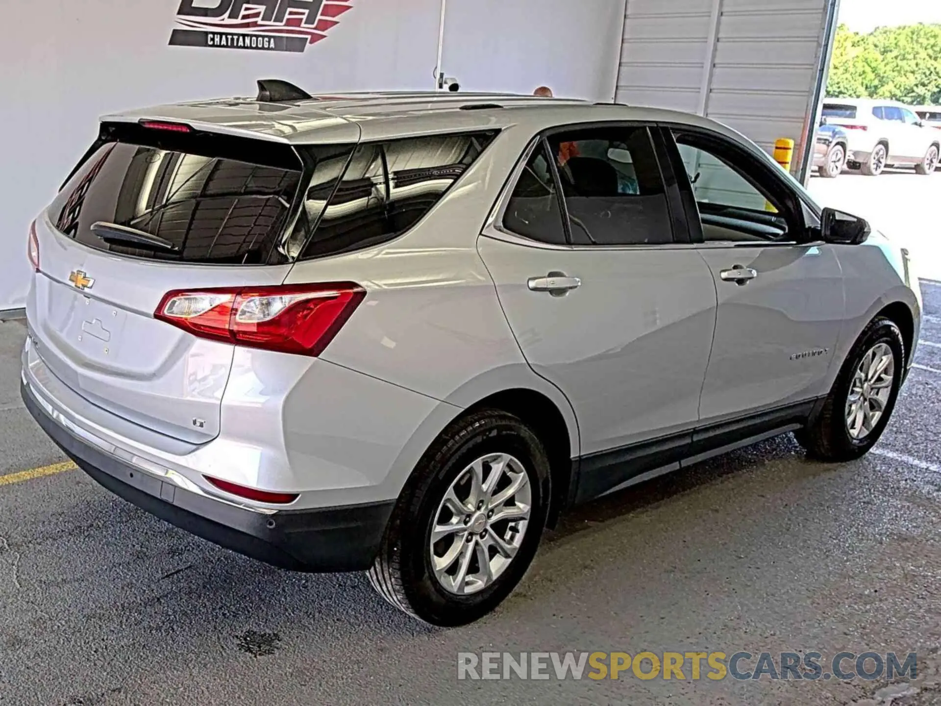 39 Photograph of a damaged car 2GNAXJEV4K6163374 CHEVROLET EQUINOX 2019
