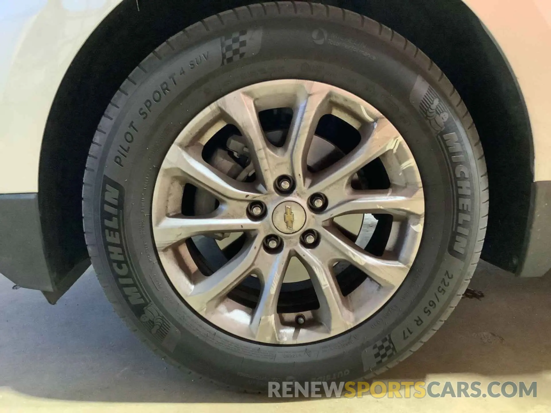 8 Photograph of a damaged car 2GNAXJEV4K6163374 CHEVROLET EQUINOX 2019