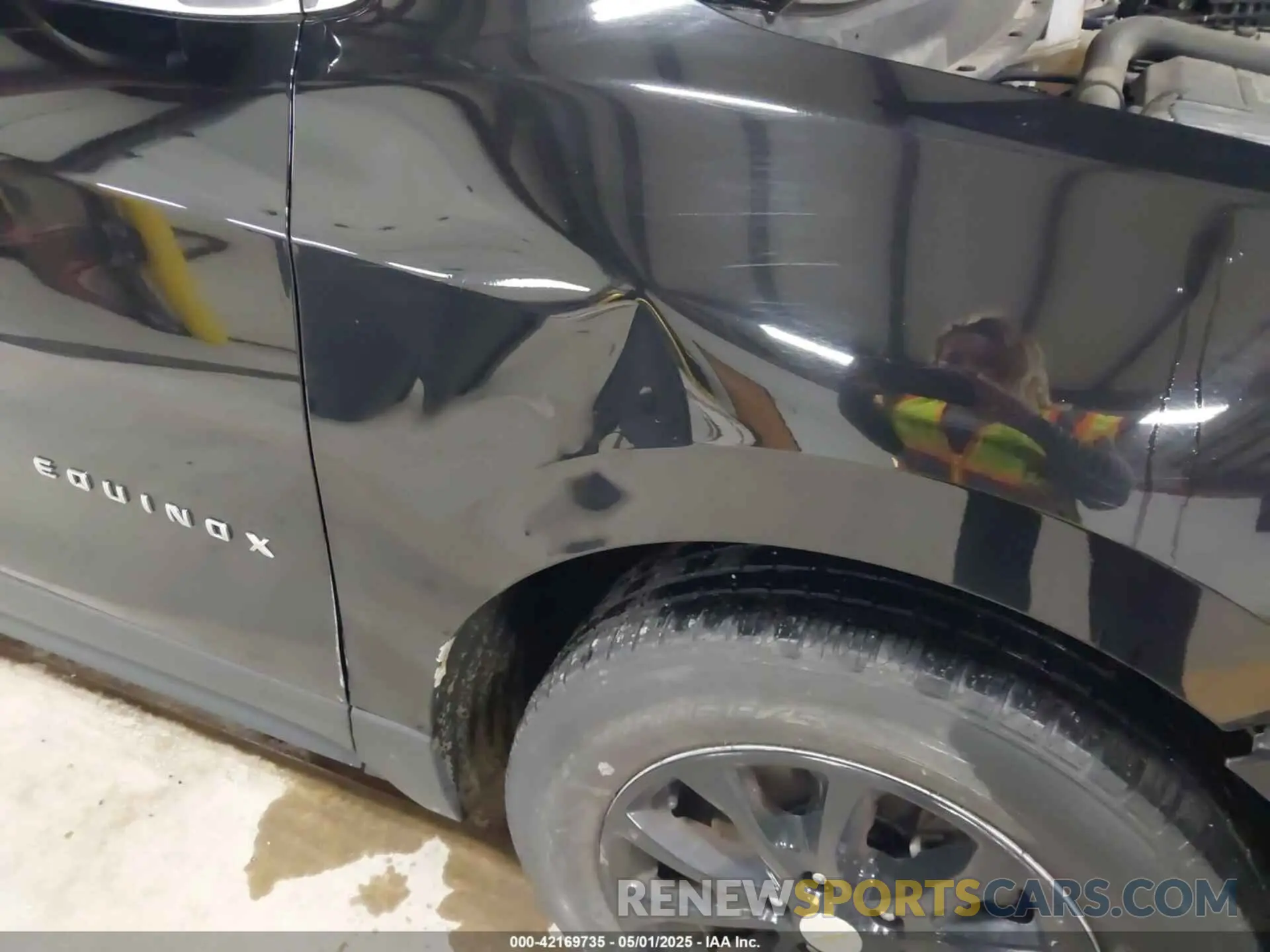 18 Photograph of a damaged car 2GNAXJEV4K6216994 CHEVROLET EQUINOX 2019