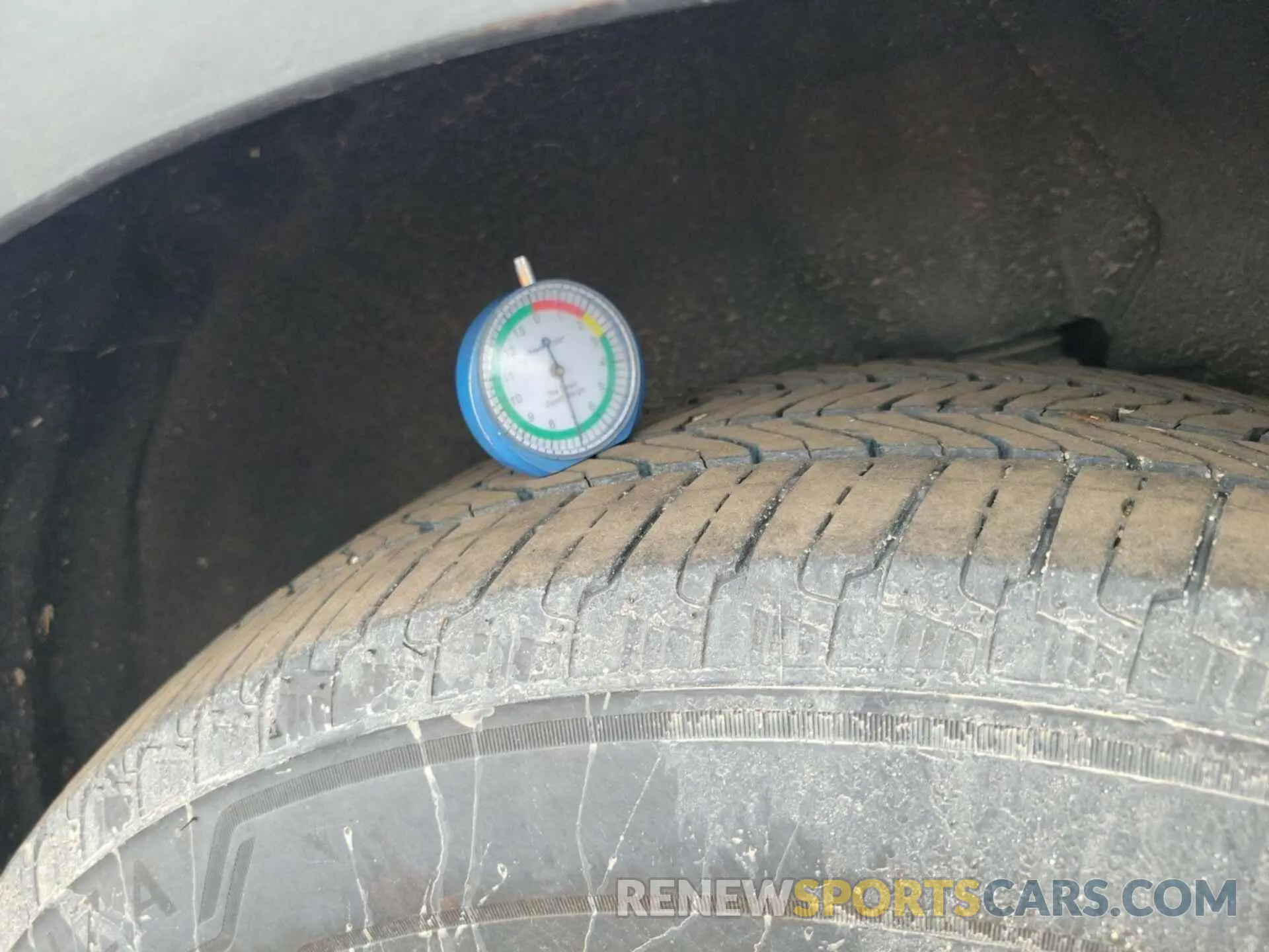 17 Photograph of a damaged car 2GNAXJEV4K6256394 CHEVROLET EQUINOX 2019