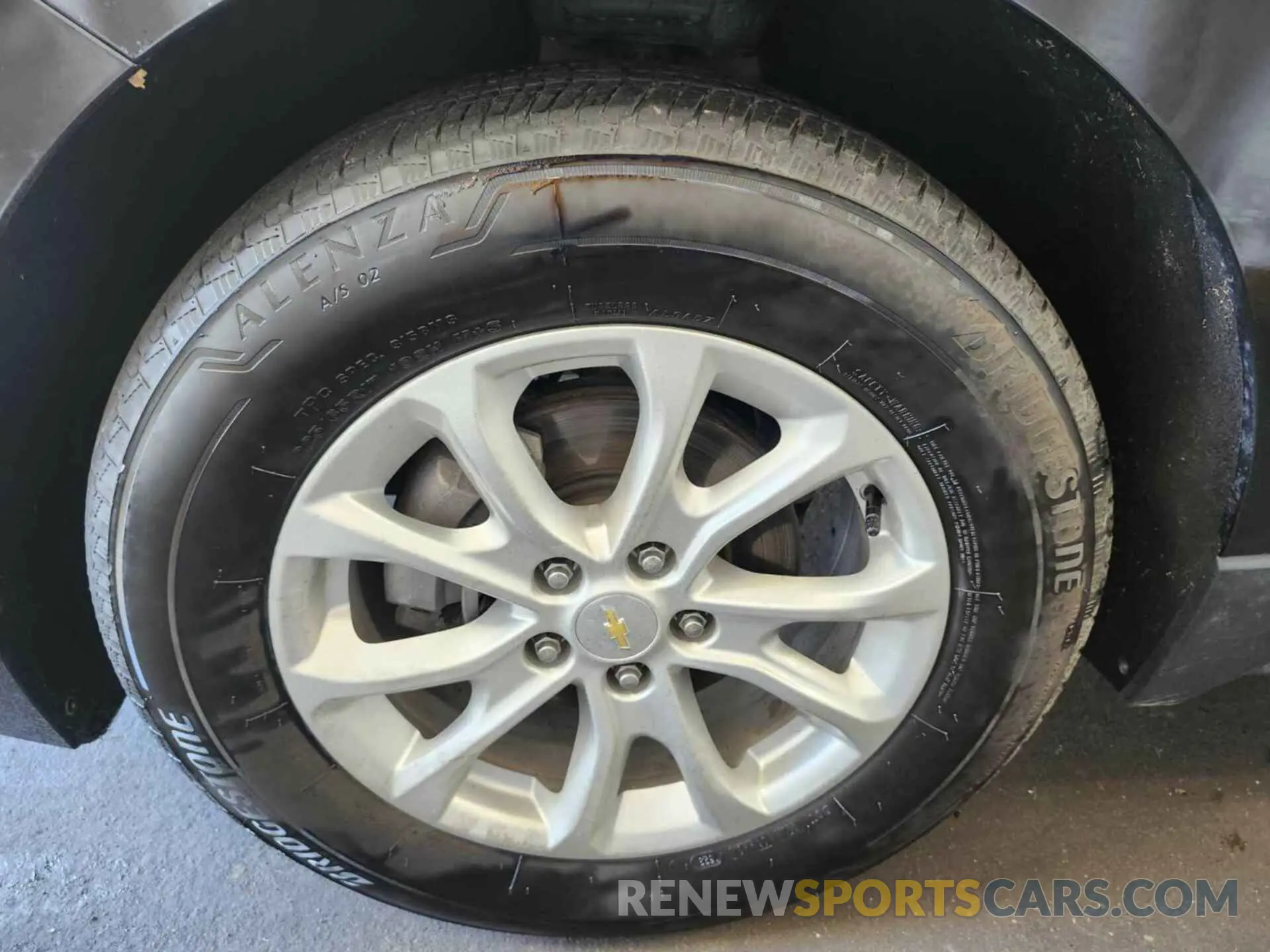28 Photograph of a damaged car 2GNAXJEV4K6256394 CHEVROLET EQUINOX 2019