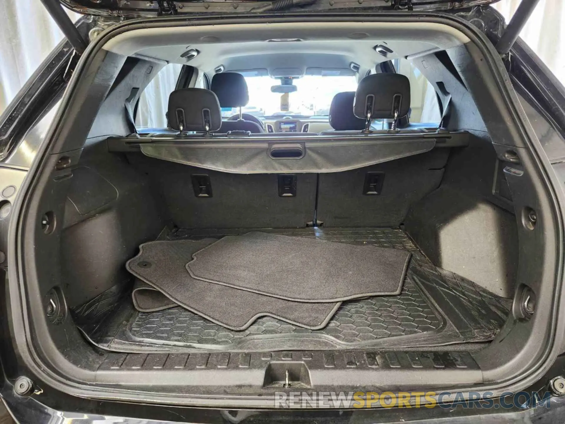 5 Photograph of a damaged car 2GNAXJEV4K6256394 CHEVROLET EQUINOX 2019