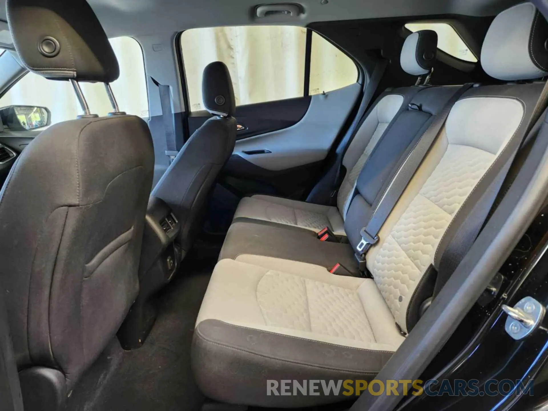 8 Photograph of a damaged car 2GNAXJEV4K6256394 CHEVROLET EQUINOX 2019