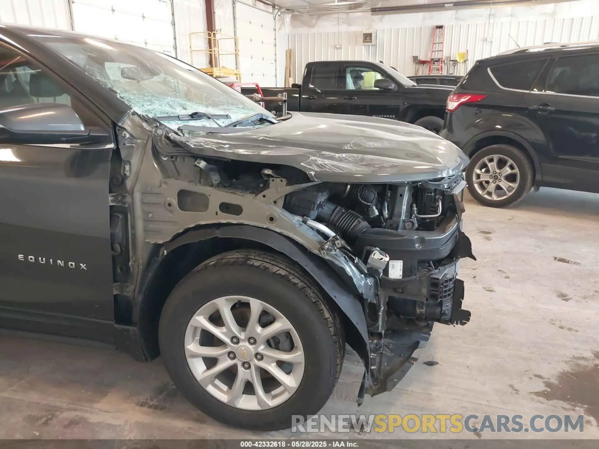 18 Photograph of a damaged car 2GNAXJEV4K6266150 CHEVROLET EQUINOX 2019