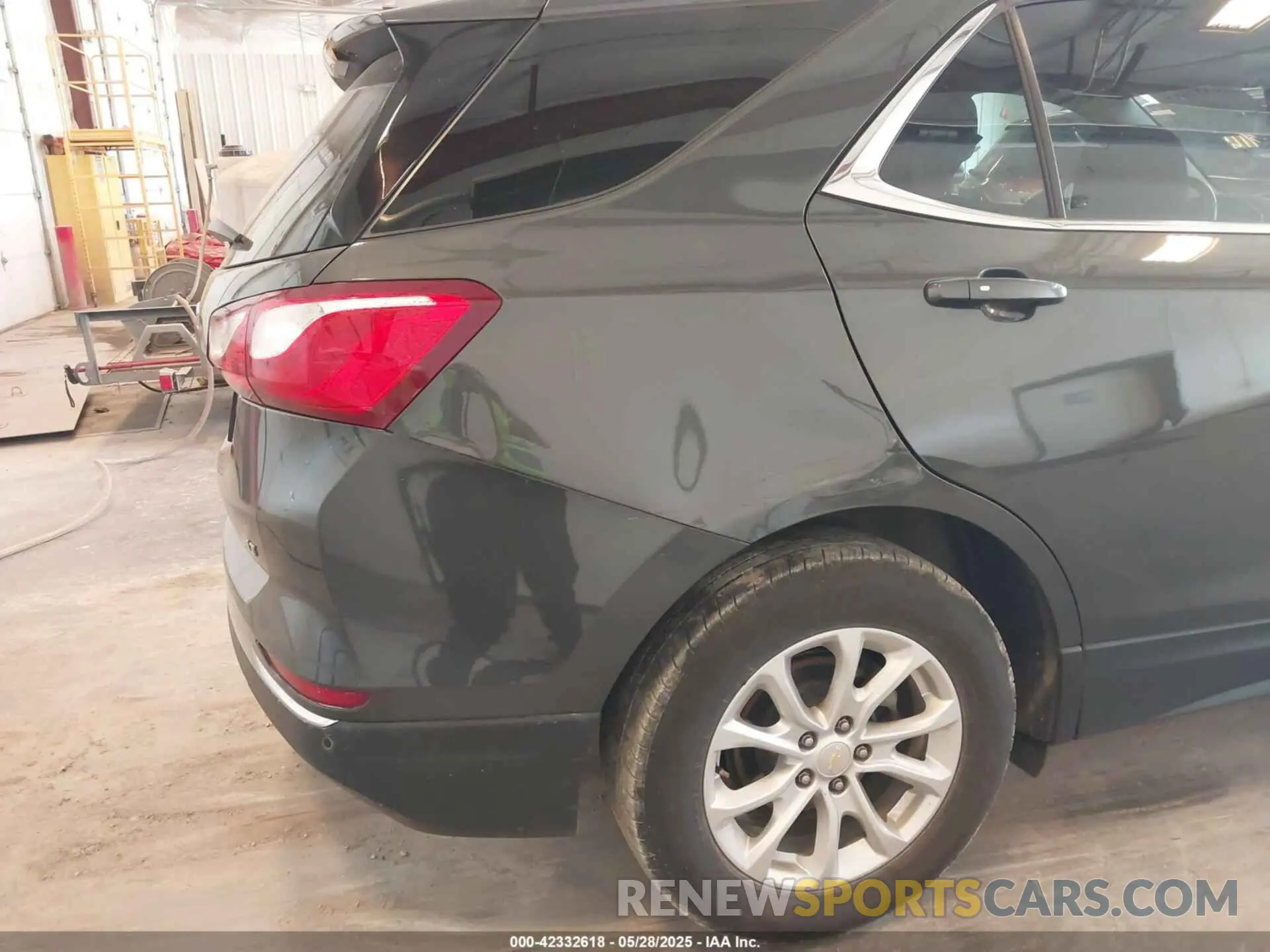19 Photograph of a damaged car 2GNAXJEV4K6266150 CHEVROLET EQUINOX 2019