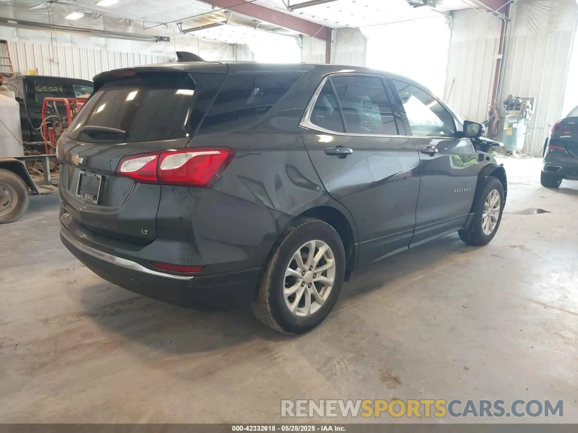 4 Photograph of a damaged car 2GNAXJEV4K6266150 CHEVROLET EQUINOX 2019