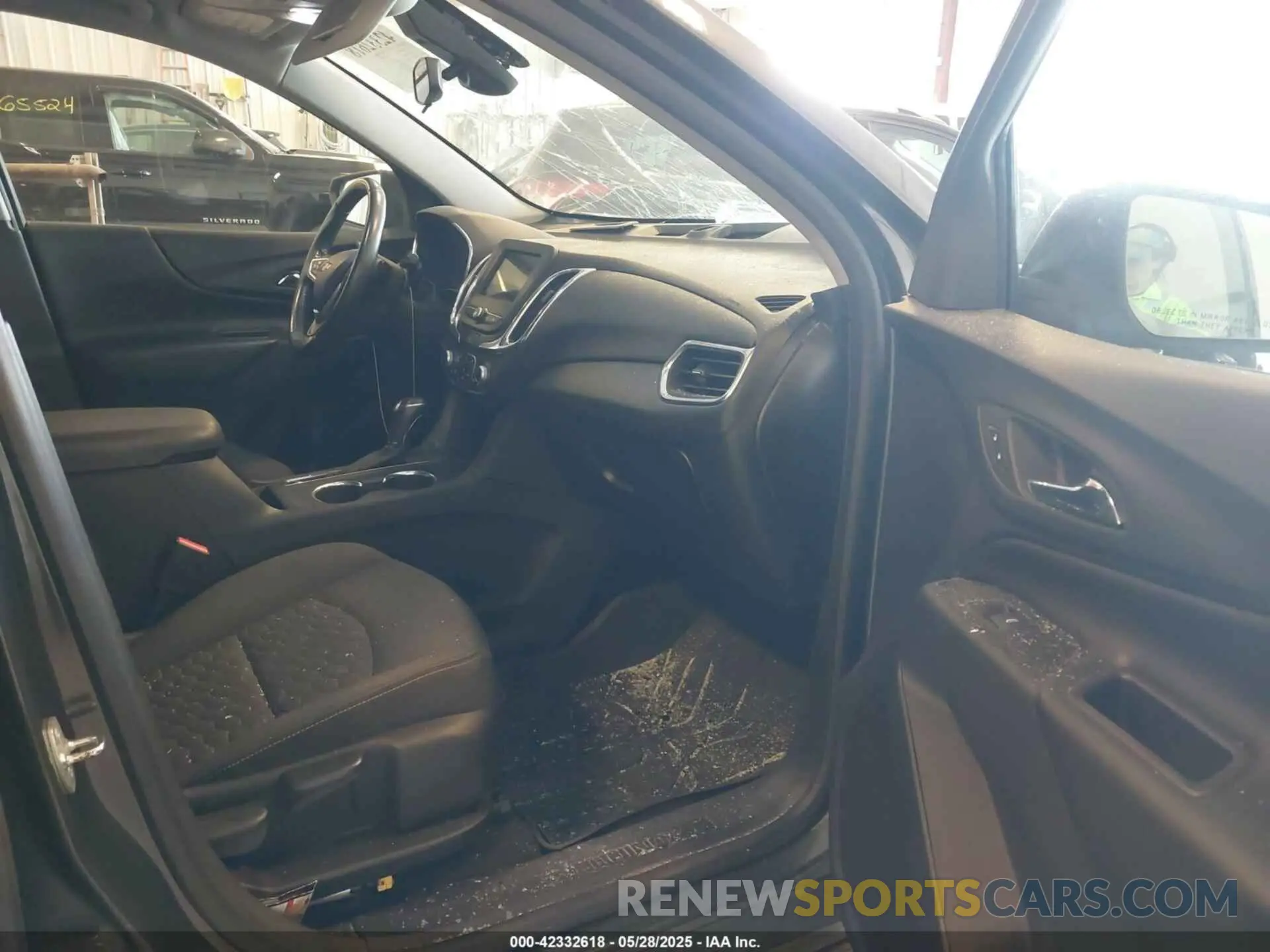 5 Photograph of a damaged car 2GNAXJEV4K6266150 CHEVROLET EQUINOX 2019