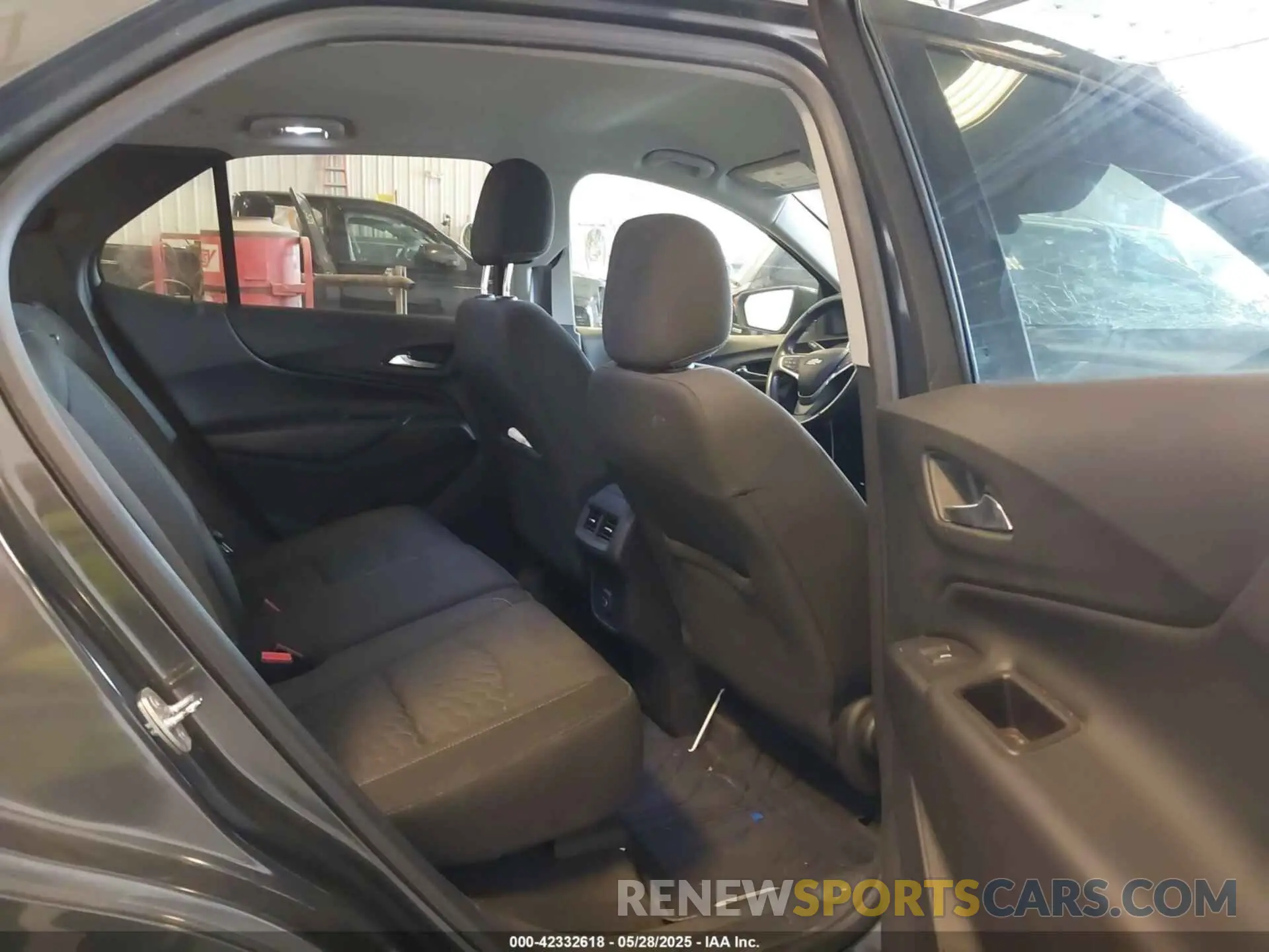 8 Photograph of a damaged car 2GNAXJEV4K6266150 CHEVROLET EQUINOX 2019