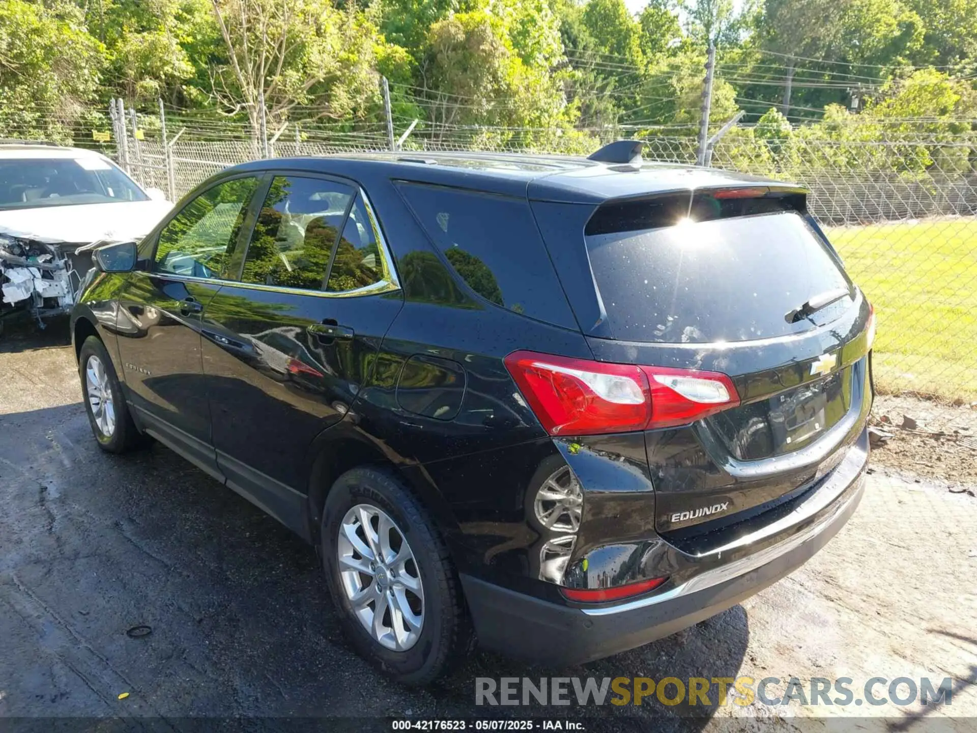 3 Photograph of a damaged car 2GNAXJEV5K6275097 CHEVROLET EQUINOX 2019