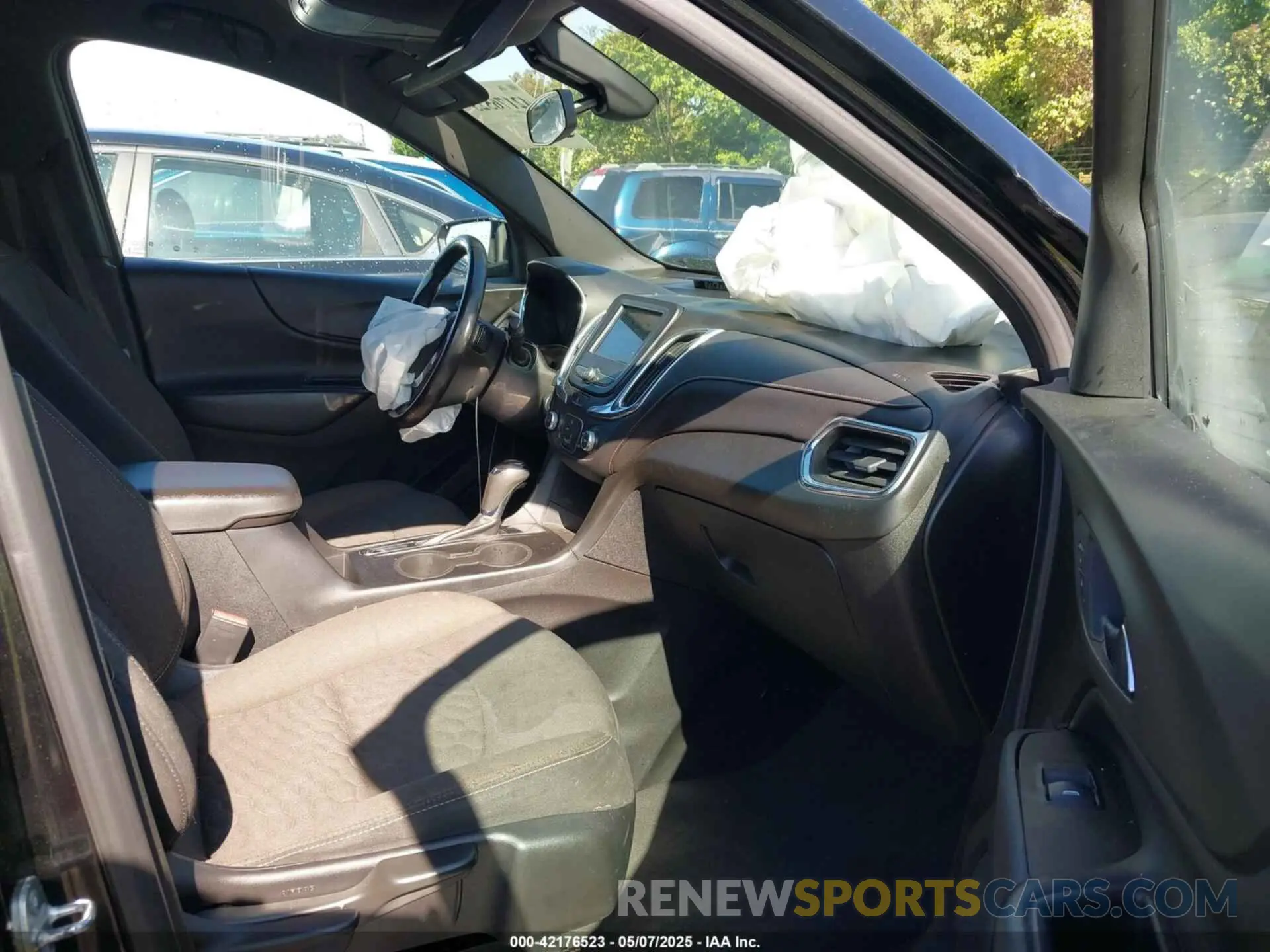 5 Photograph of a damaged car 2GNAXJEV5K6275097 CHEVROLET EQUINOX 2019