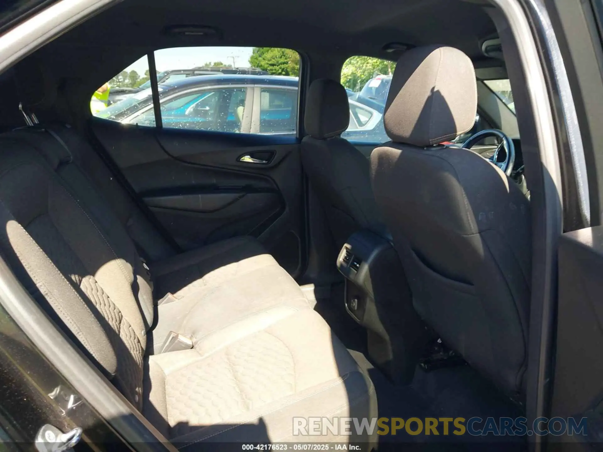 8 Photograph of a damaged car 2GNAXJEV5K6275097 CHEVROLET EQUINOX 2019