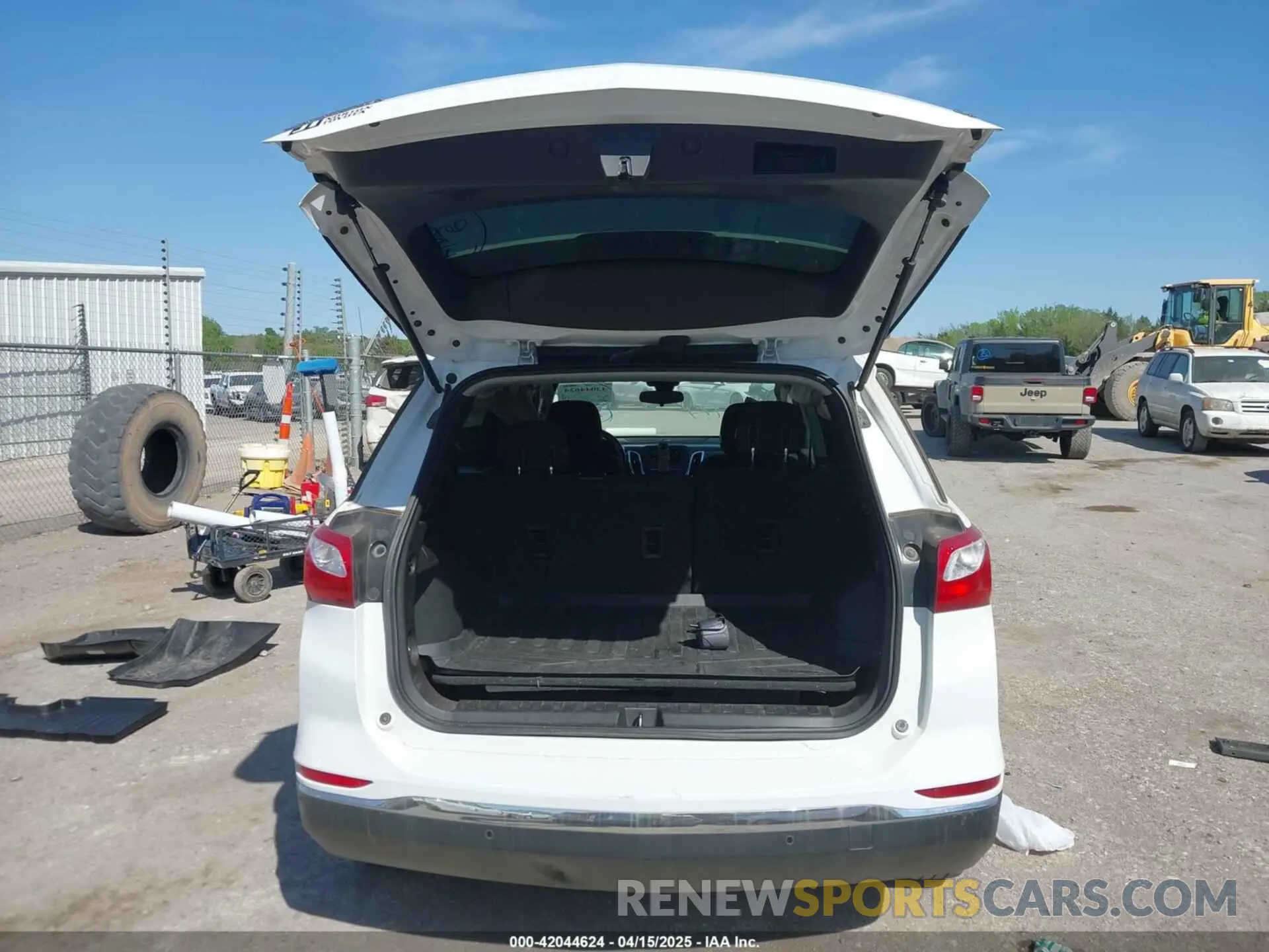 17 Photograph of a damaged car 2GNAXJEV6K6260057 CHEVROLET EQUINOX 2019