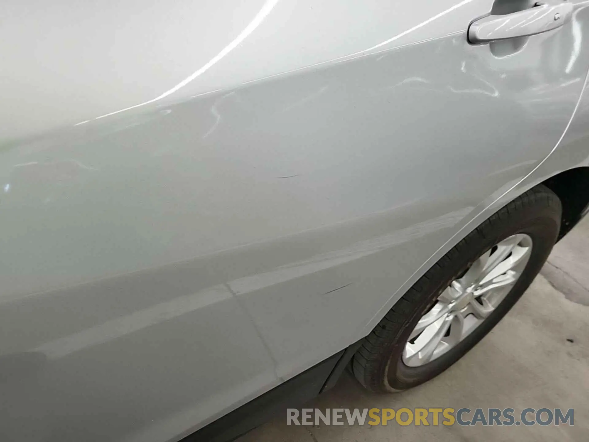 18 Photograph of a damaged car 2GNAXJEV6K6260690 CHEVROLET EQUINOX 2019