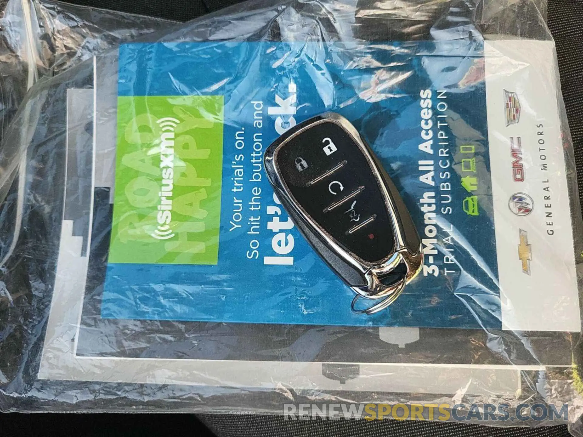 8 Photograph of a damaged car 2GNAXJEV6K6260690 CHEVROLET EQUINOX 2019