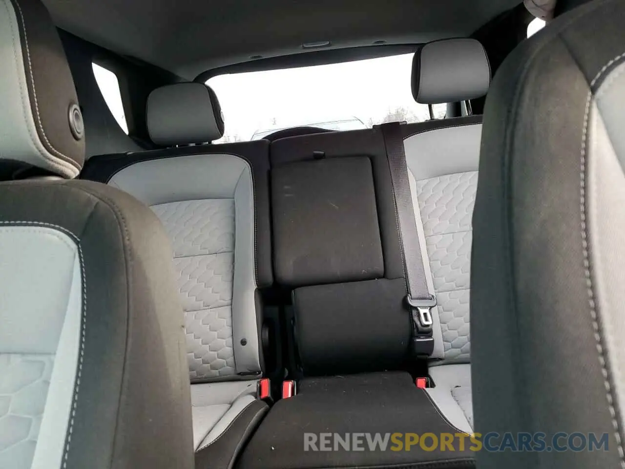 10 Photograph of a damaged car 2GNAXJEV7K6150828 CHEVROLET EQUINOX 2019