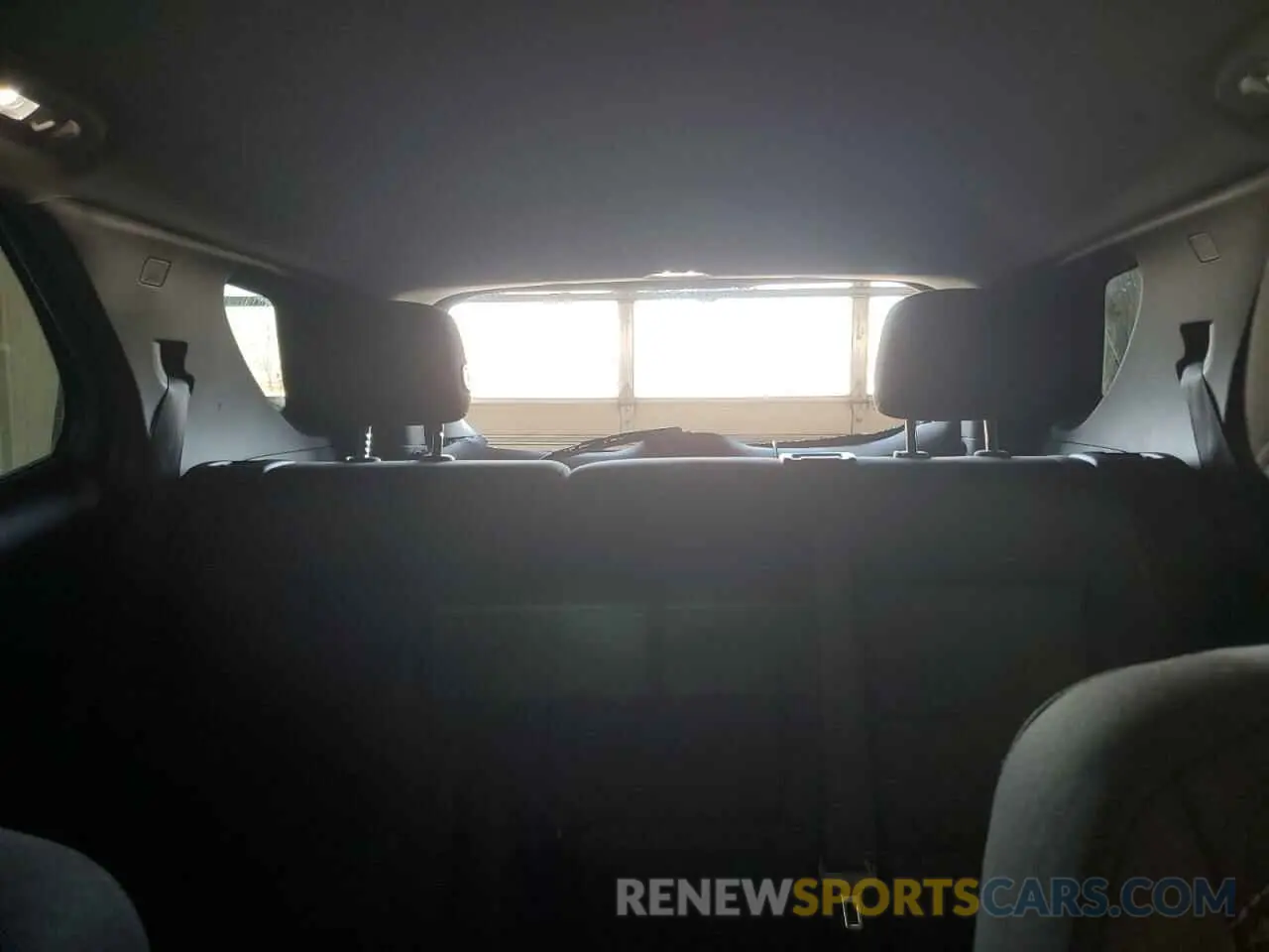 10 Photograph of a damaged car 2GNAXJEV7K6245857 CHEVROLET EQUINOX 2019